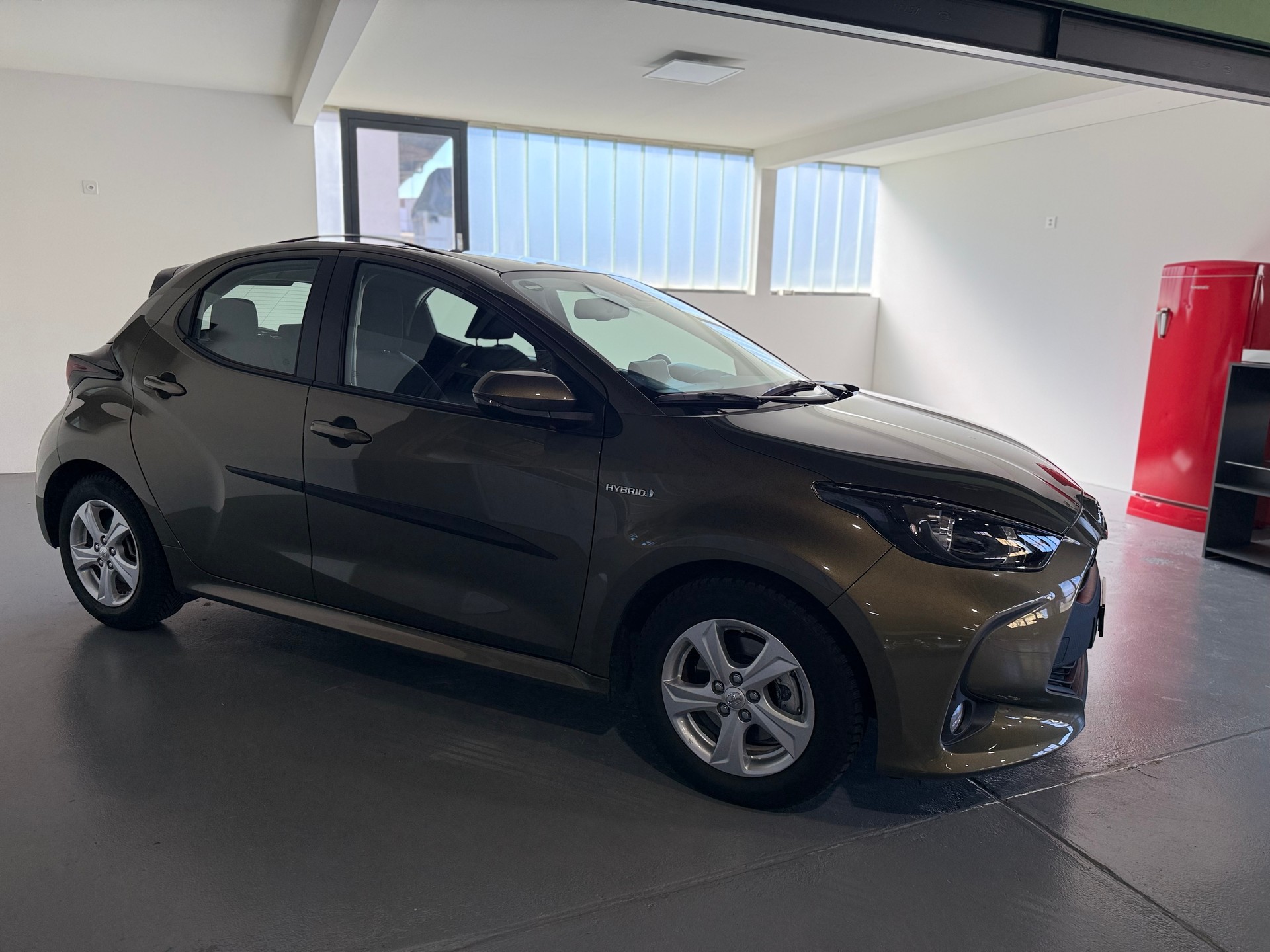 TOYOTA Yaris 1.5 Premium e-CVT-image-1