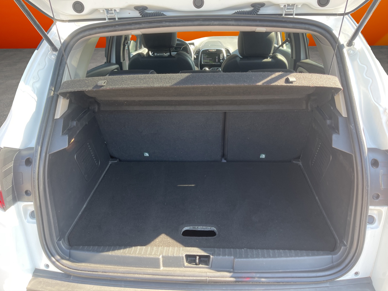 RENAULT Captur 1.2 T 16V 90th Anniversary EDC-image-12