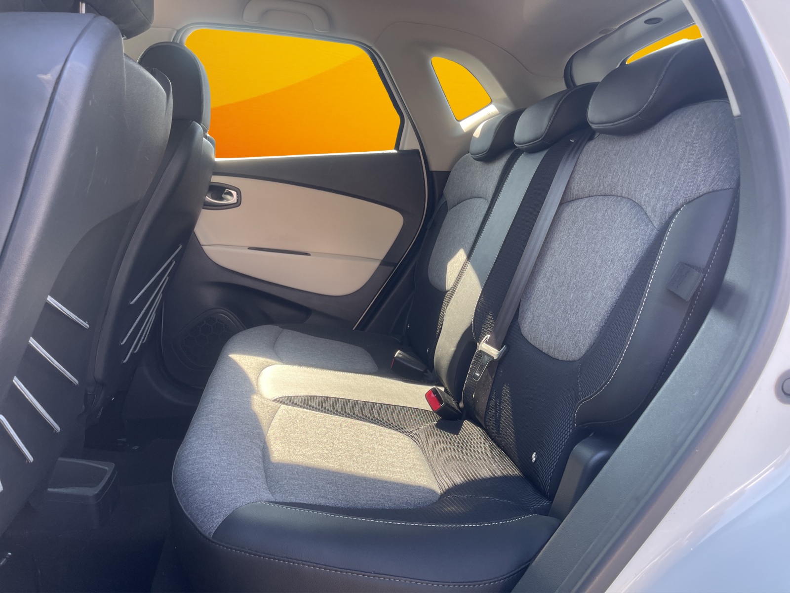 RENAULT Captur 1.2 T 16V 90th Anniversary EDC-image-11