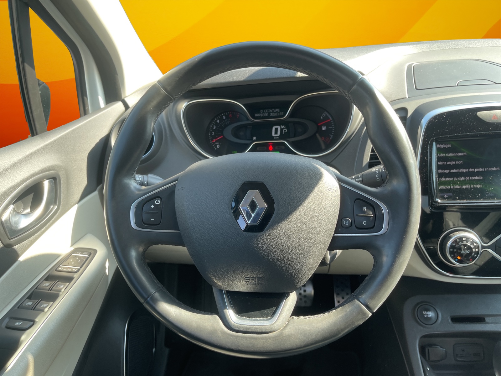 RENAULT Captur 1.2 T 16V 90th Anniversary EDC-image-9
