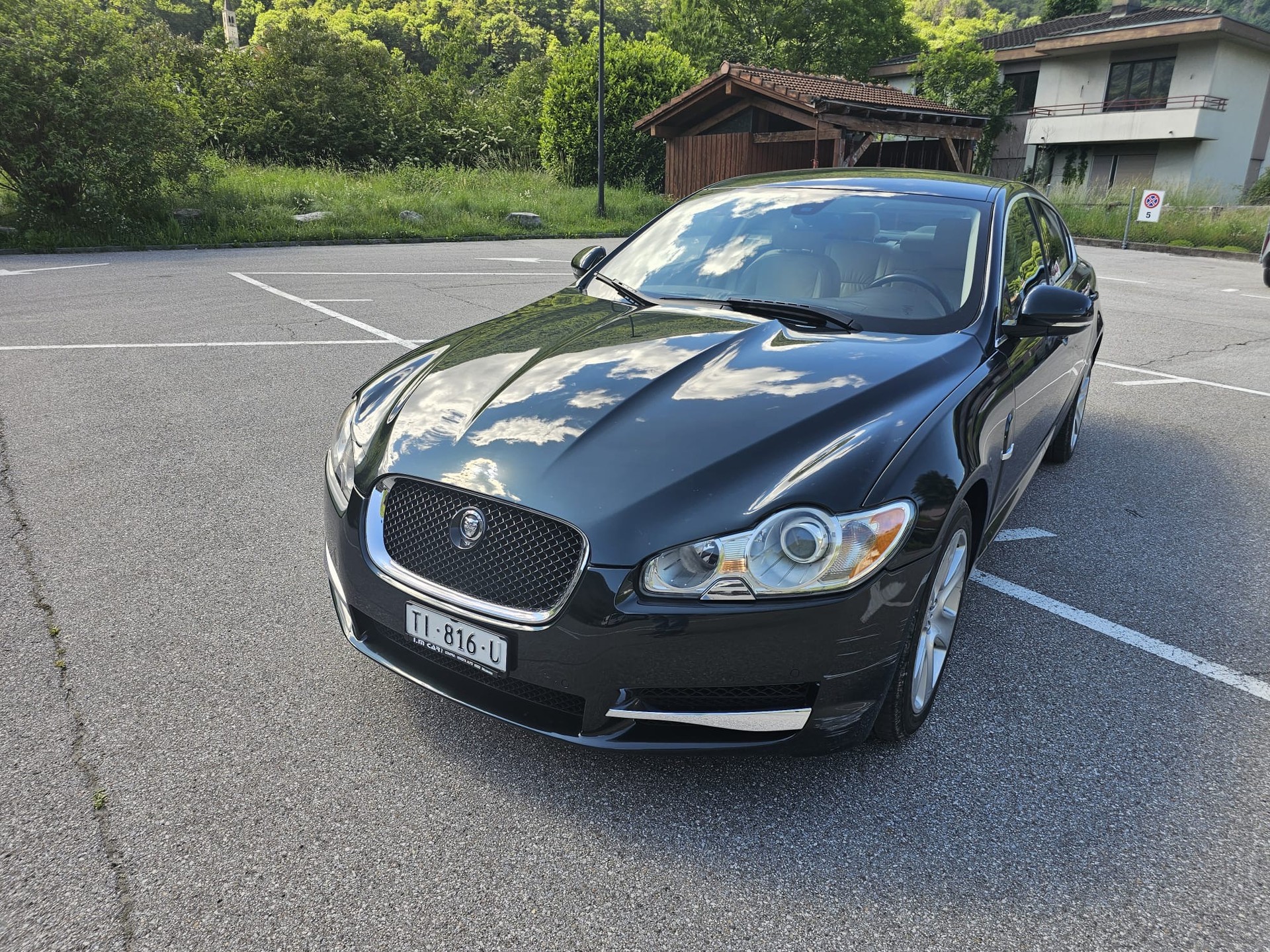 JAGUAR XF 3.0d V6 Prem. Luxury-image-4