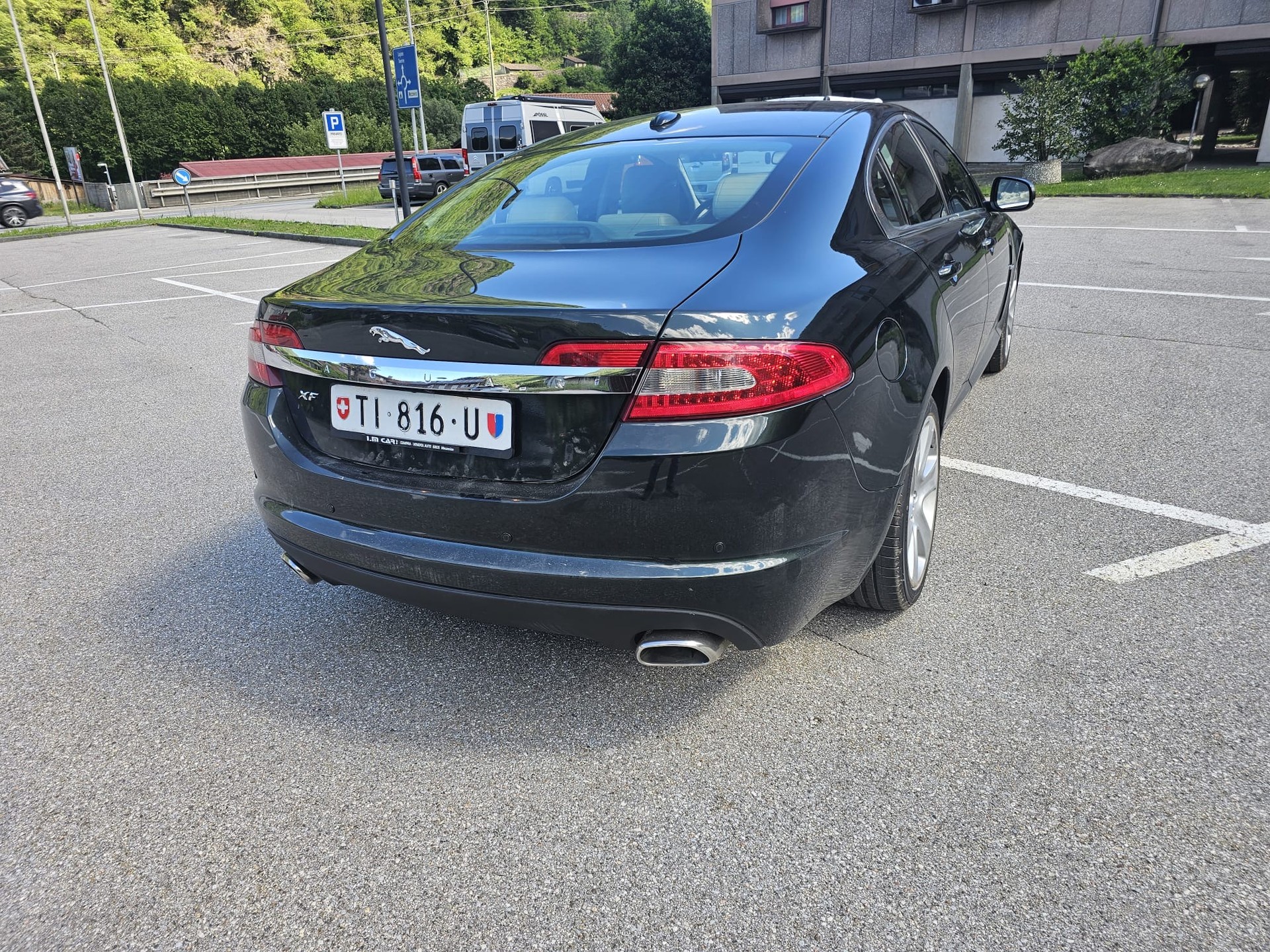 JAGUAR XF 3.0d V6 Prem. Luxury-image-6