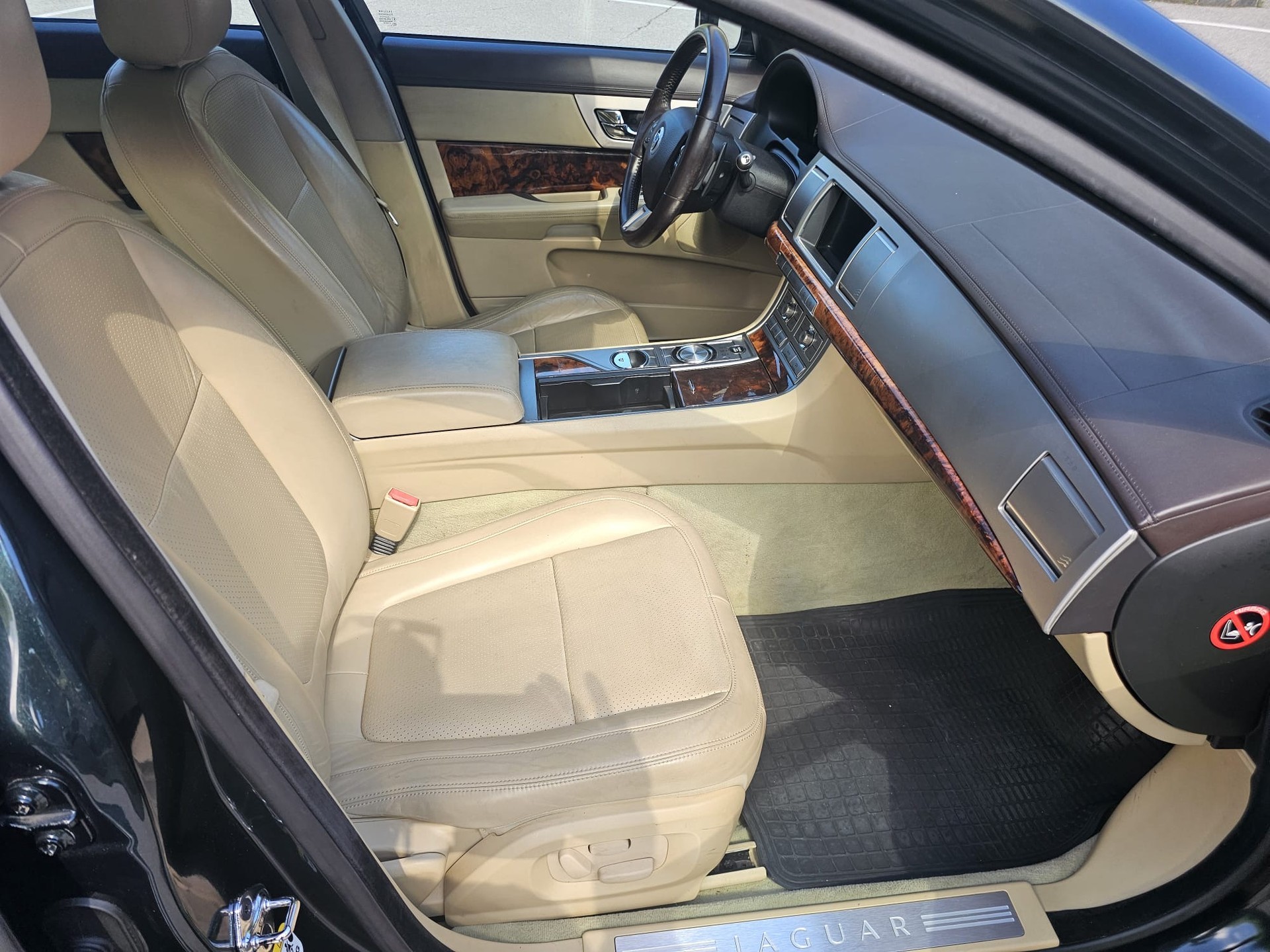 JAGUAR XF 3.0d V6 Prem. Luxury-image-11