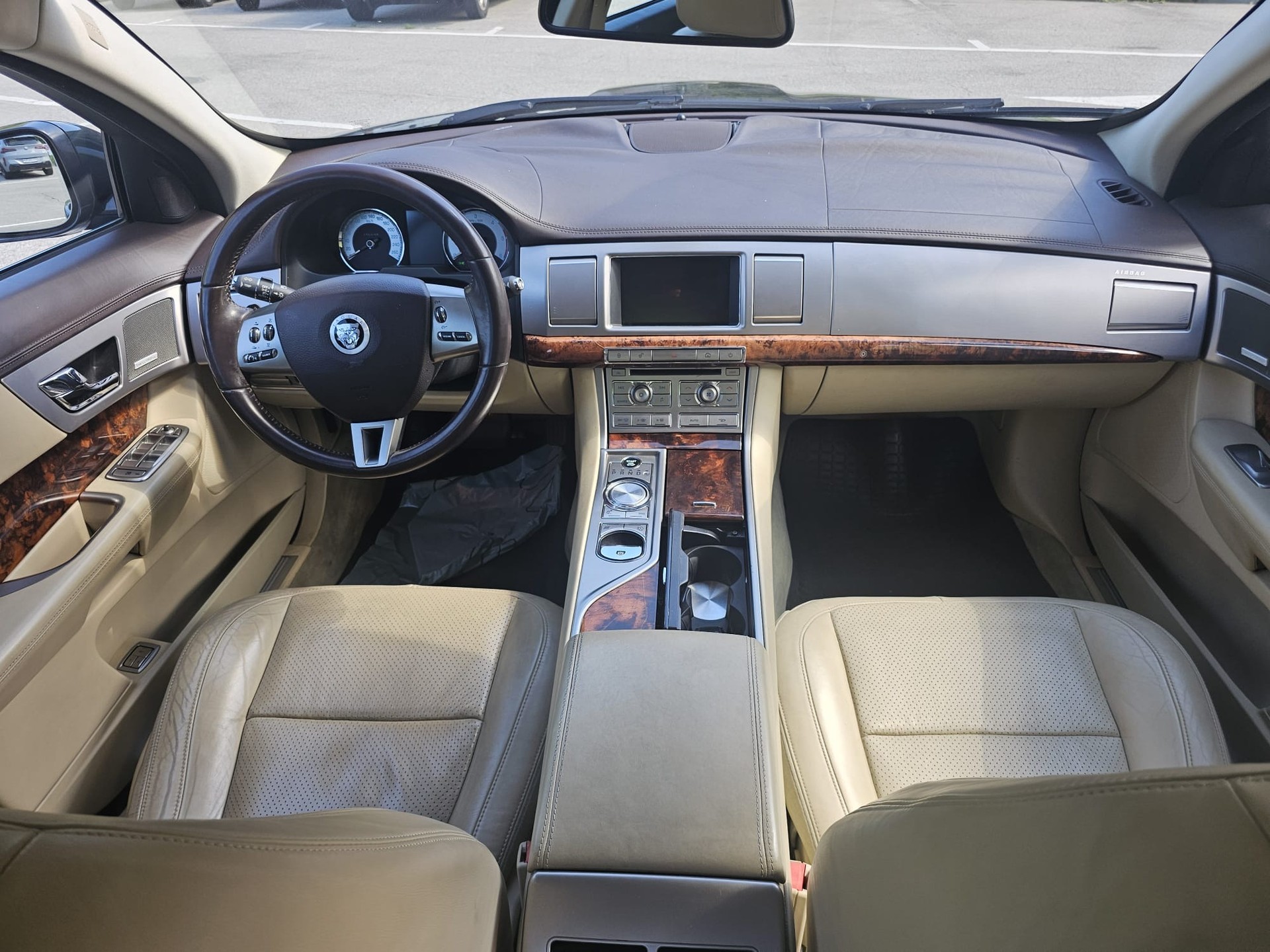 JAGUAR XF 3.0d V6 Prem. Luxury-image-9