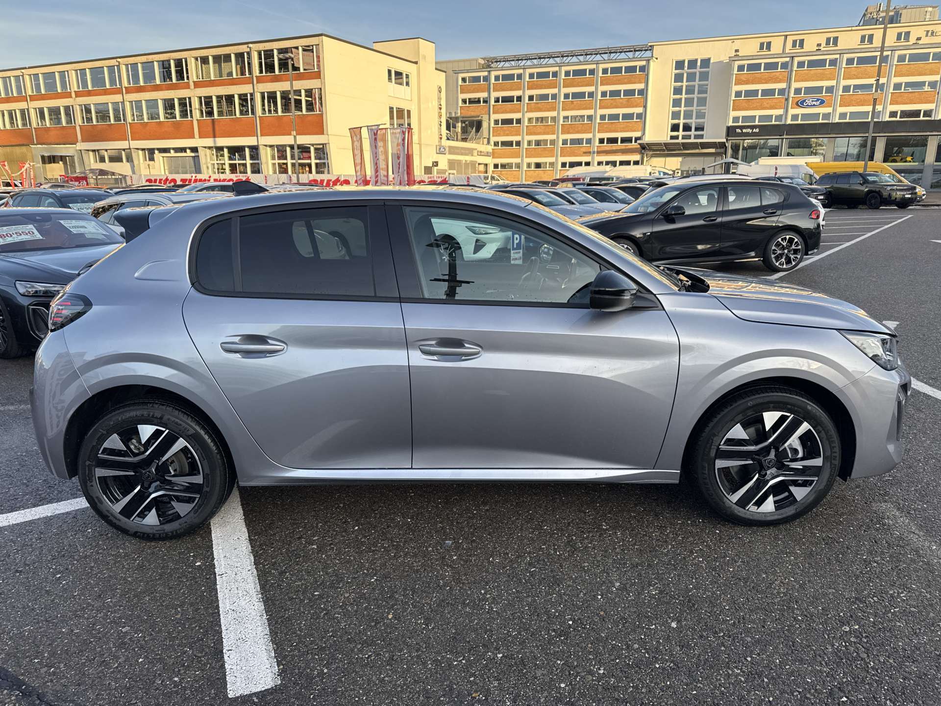 PEUGEOT 208 1.2 MHEV 110 Allure Automat-image-10