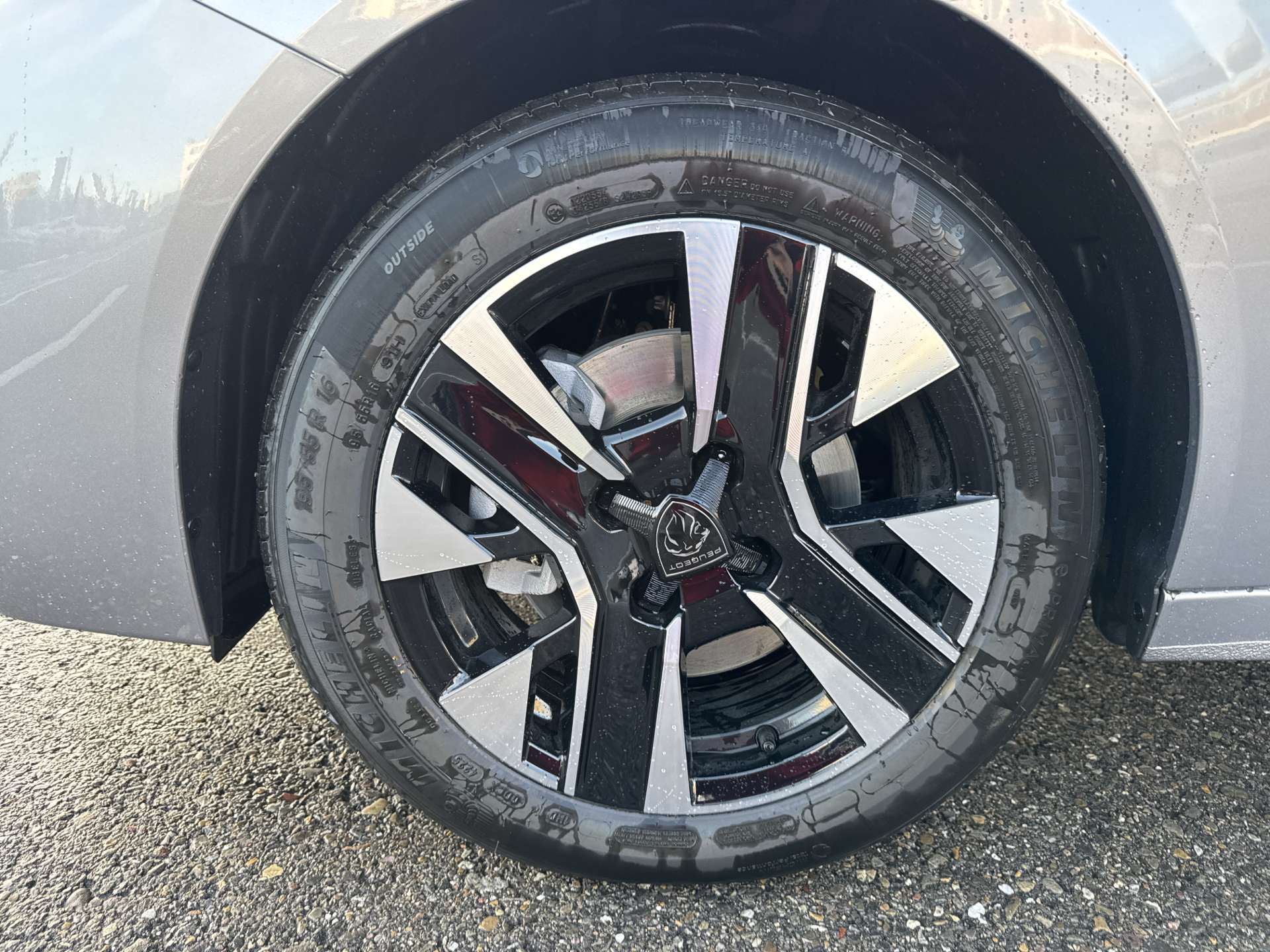 PEUGEOT 208 1.2 MHEV 110 Allure Automat-image-8