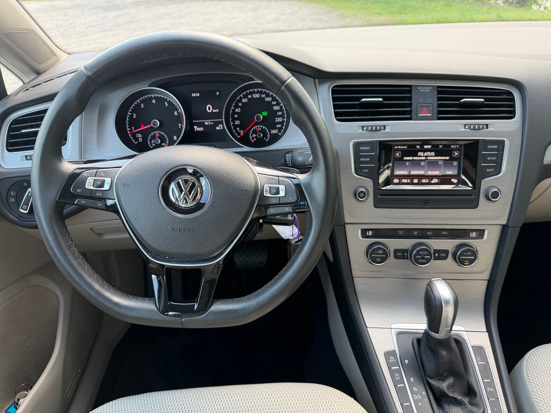 VW Golf Variant 1.4 TSI Comfortline DSG-image-11