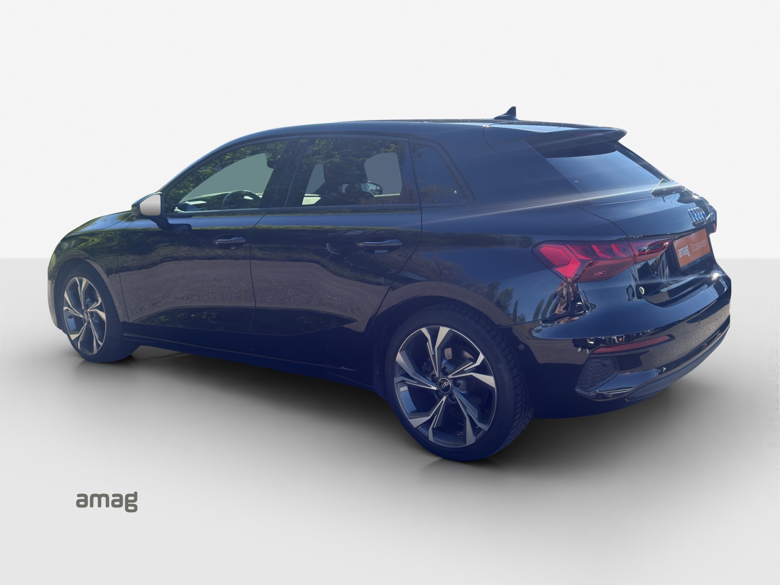 AUDI A3 Sportback 35 TFSI Attraction-image-2