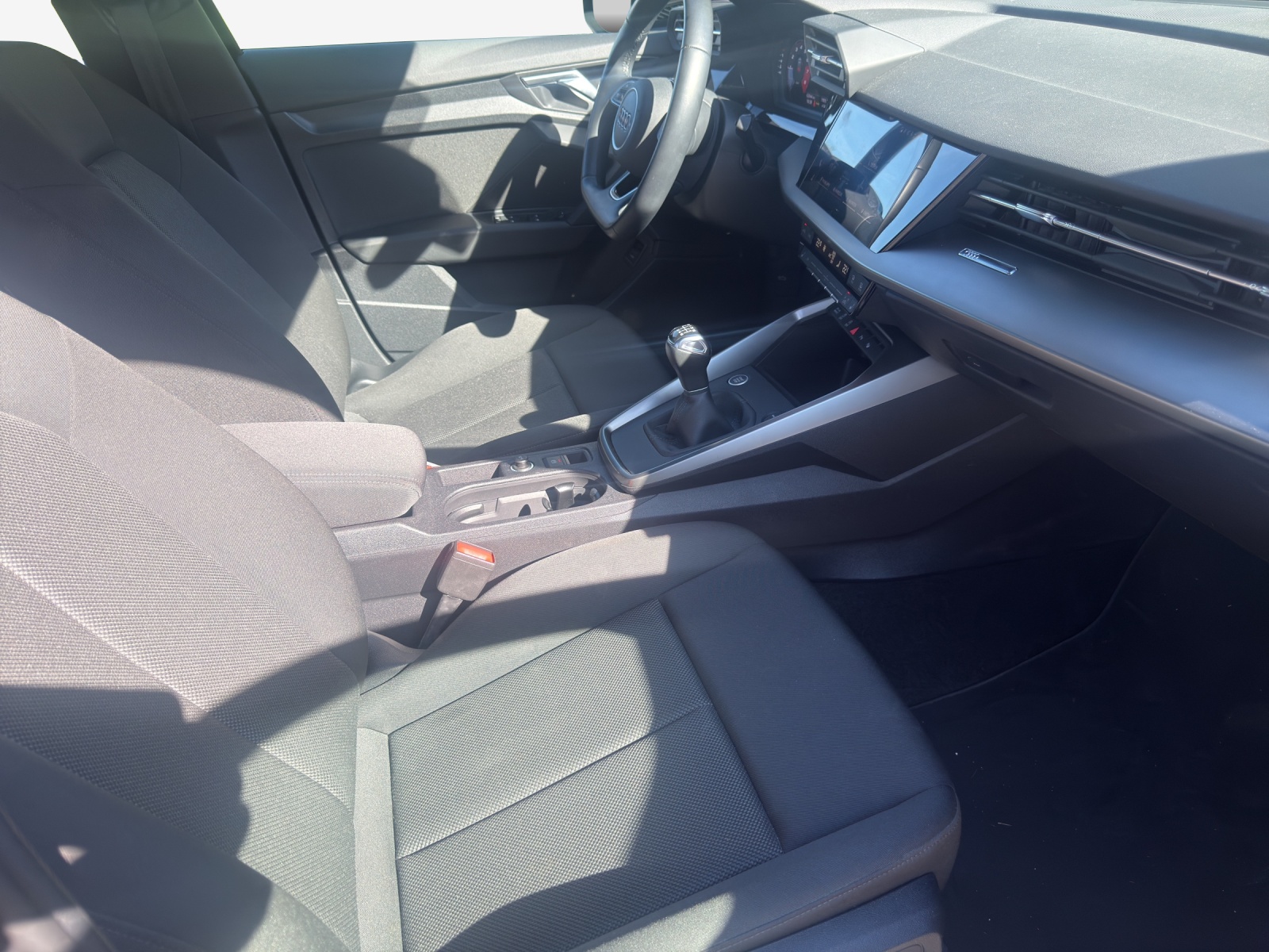 AUDI A3 Sportback 35 TFSI Attraction-image-14