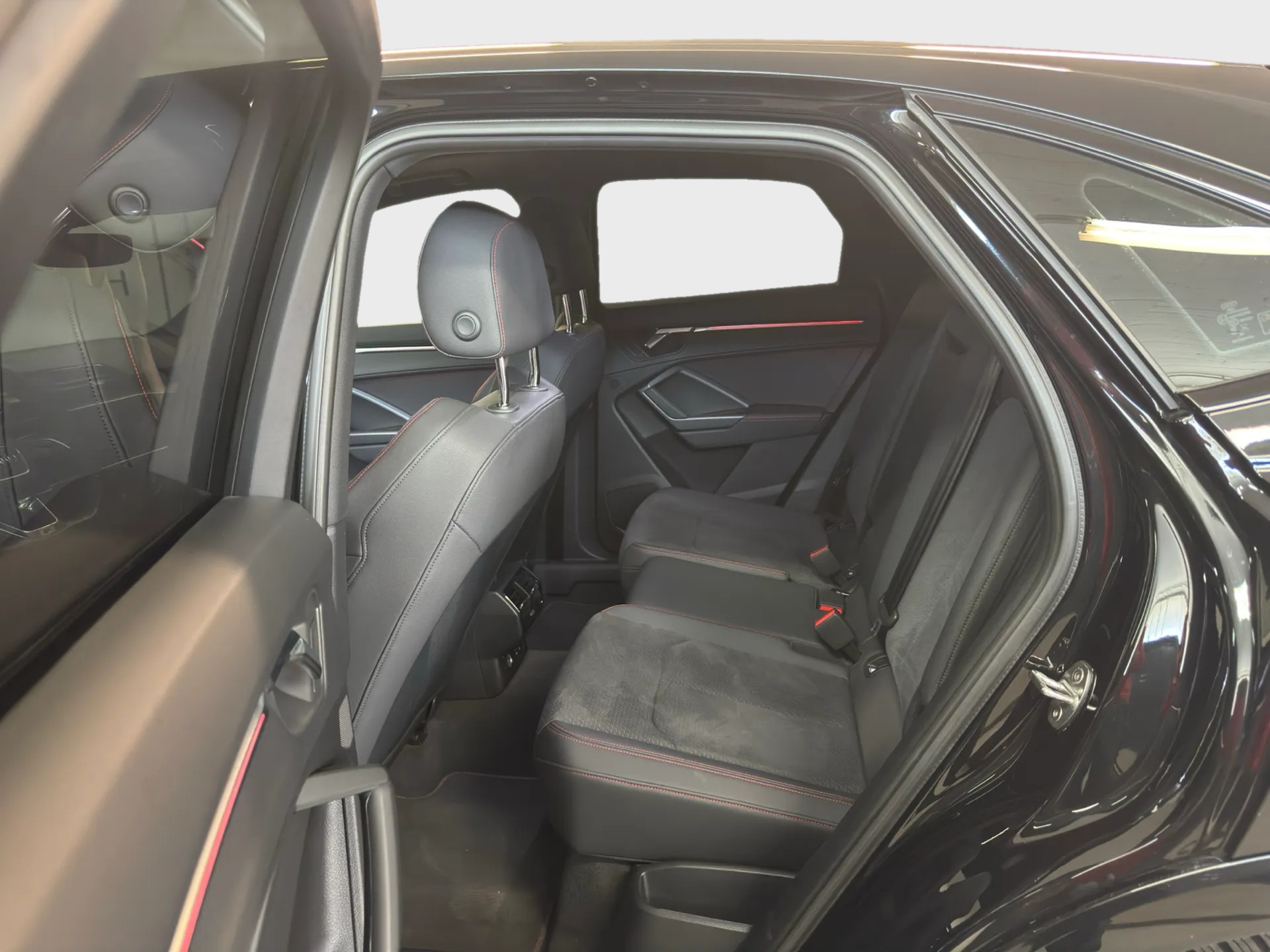 AUDI Q3 Sportback 40 TFSI S line quattro S-tronic-image-9