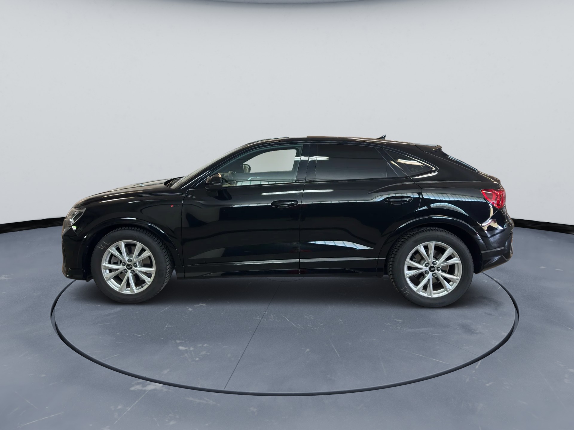 AUDI Q3 Sportback 40 TFSI S line quattro S-tronic-image-2