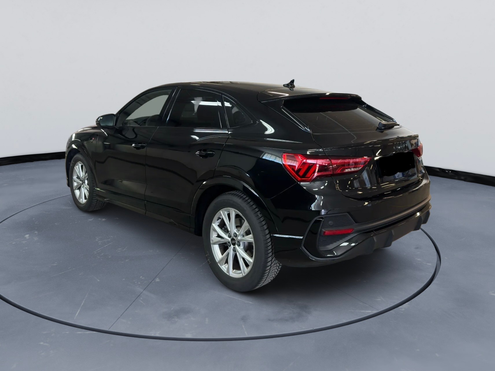 AUDI Q3 Sportback 40 TFSI S line quattro S-tronic-image-3