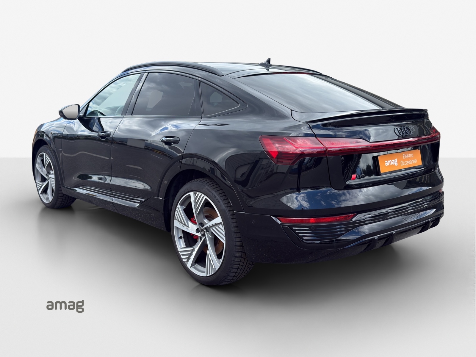 AUDI Q8 Sportback 55 e-tron Black Edition quattro-image-2