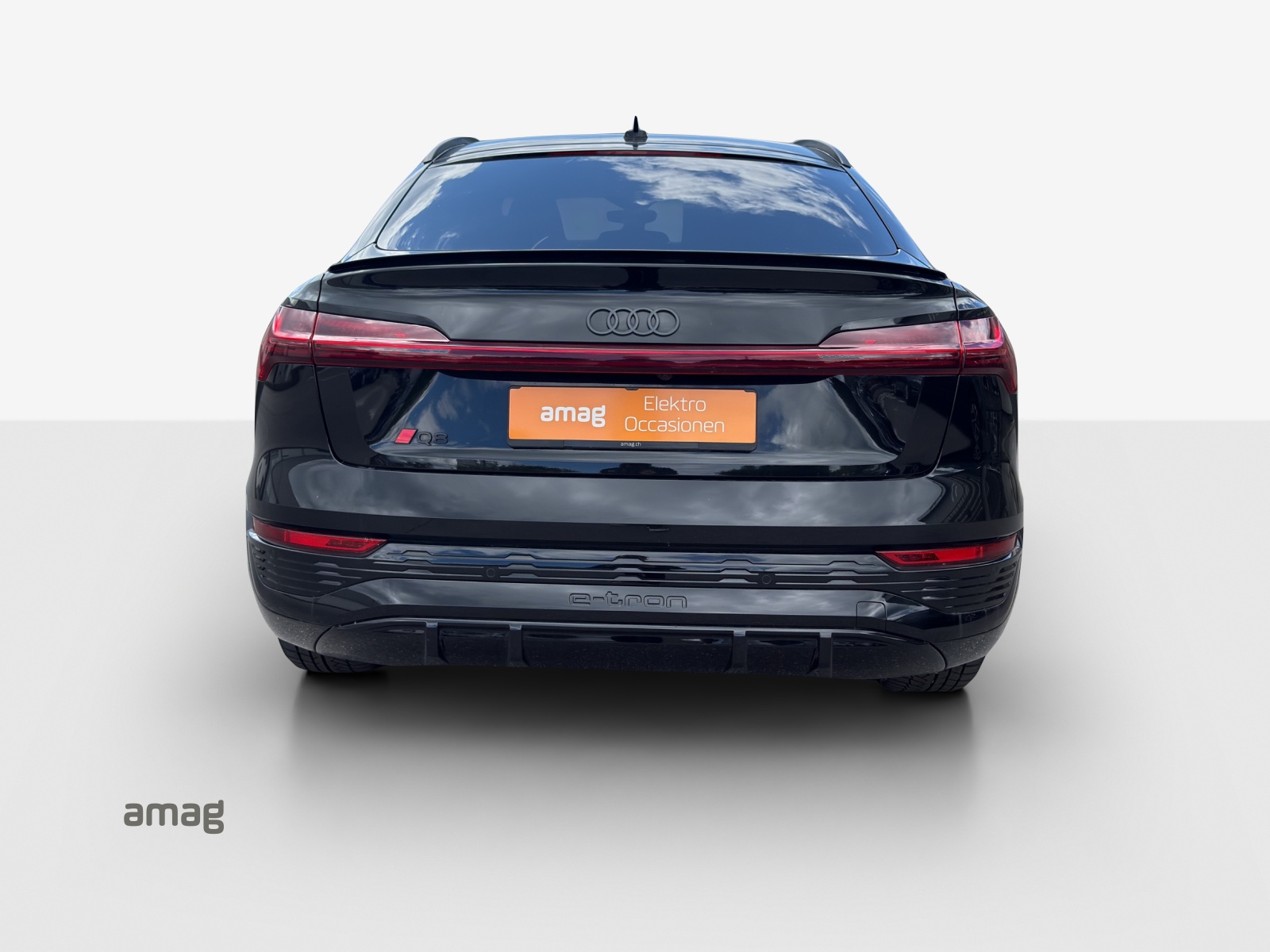 AUDI Q8 Sportback 55 e-tron Black Edition quattro-image-4