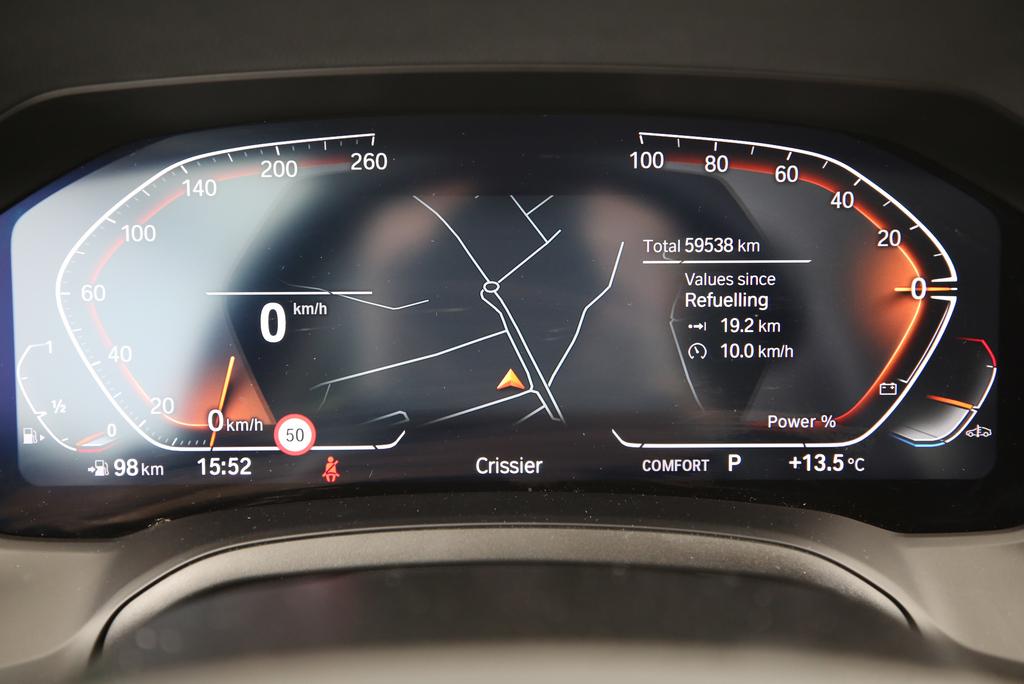 BMW 330i xDrive Touring-image-19