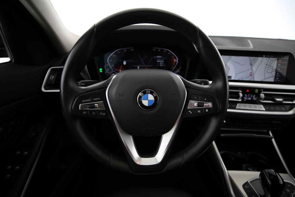 BMW 330i xDrive Touring-image-4