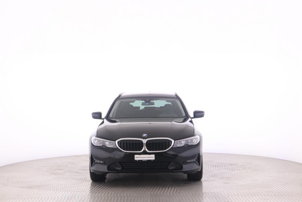 BMW 330i xDrive Touring-image-7