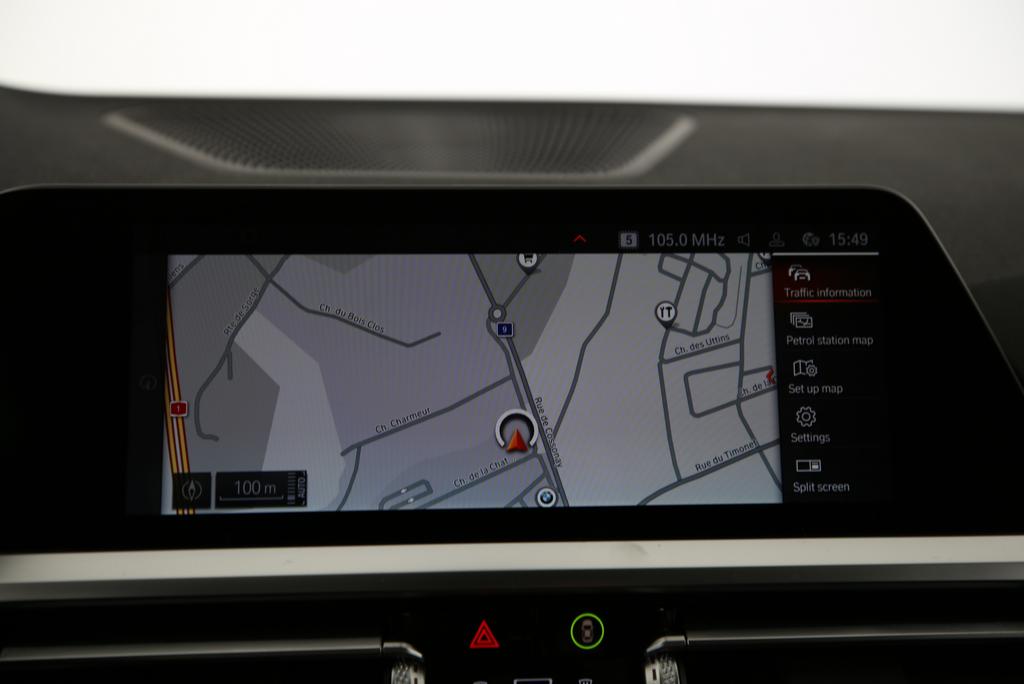 BMW 330i xDrive Touring-image-8