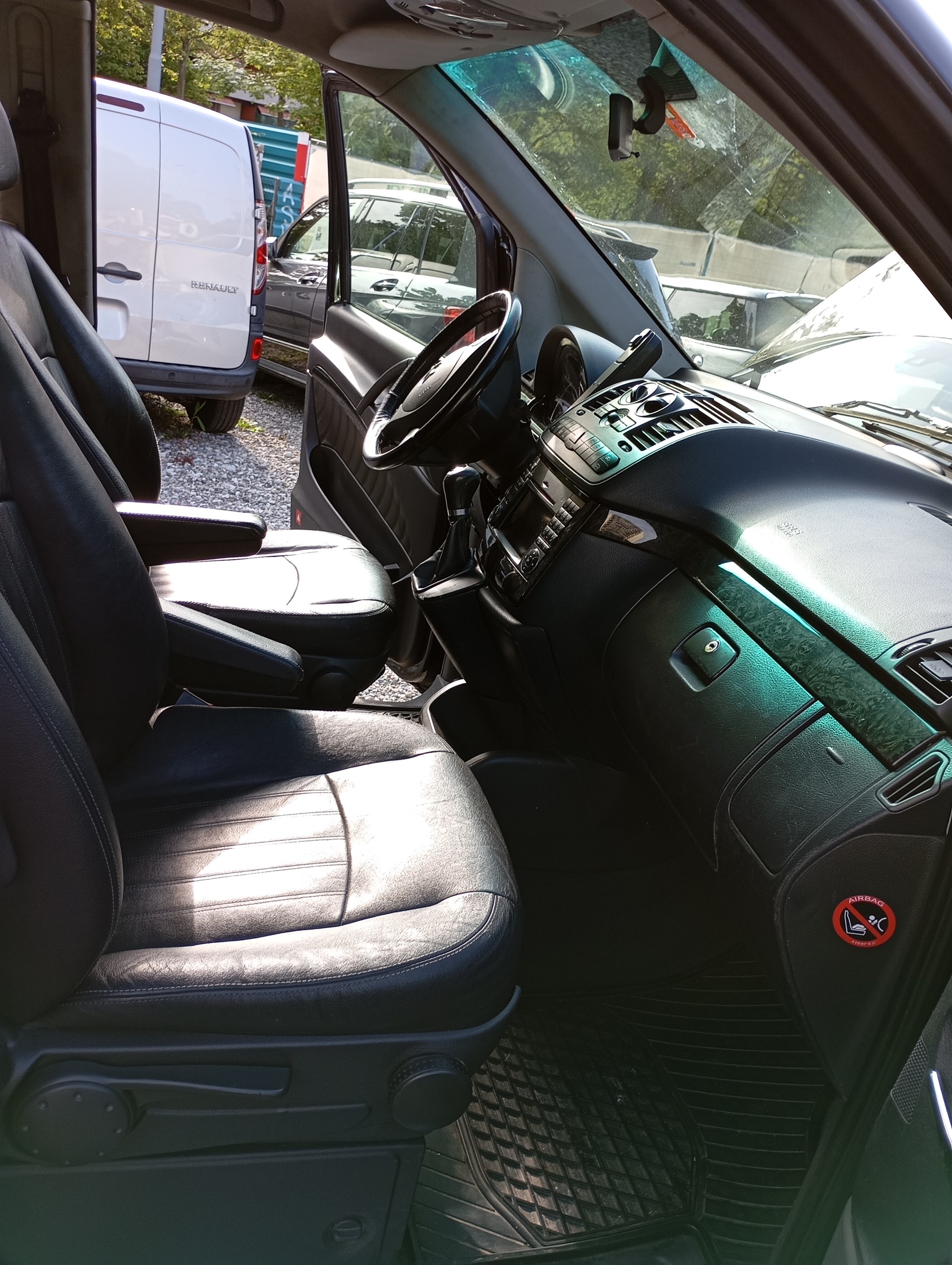 MERCEDES-BENZ Viano 2.2 CDI Blue Eff. Ambiente Ed. L 4Matic A-image-9