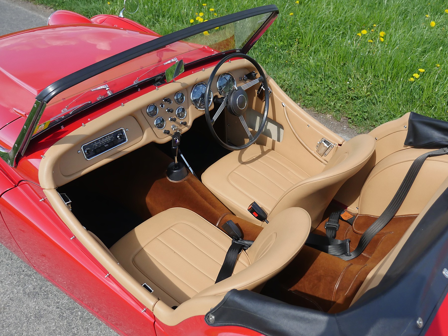 TRIUMPH TR2-image-9