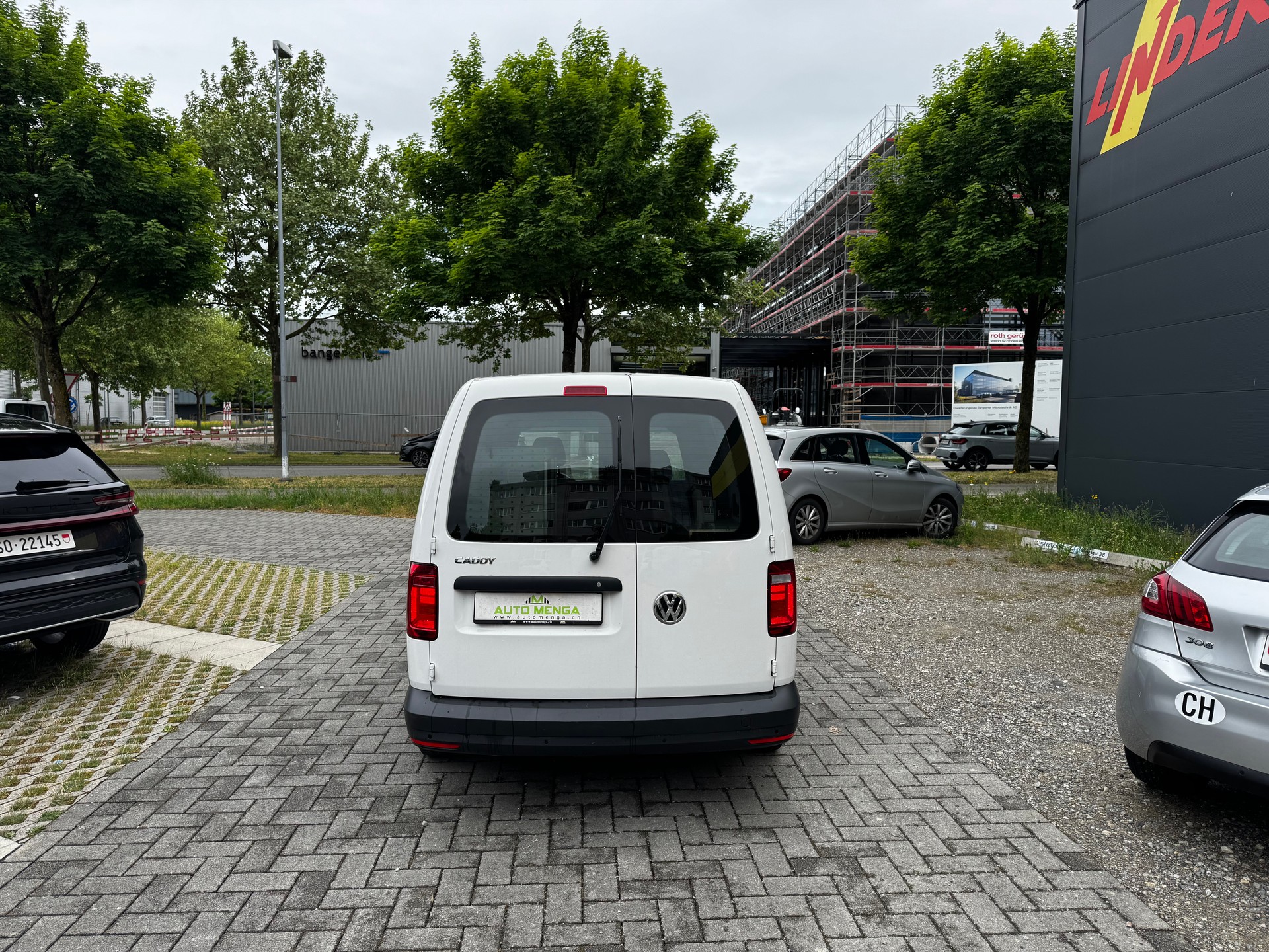VW Caddy Maxi 2.0TDI BlueMotion Technology-image-5