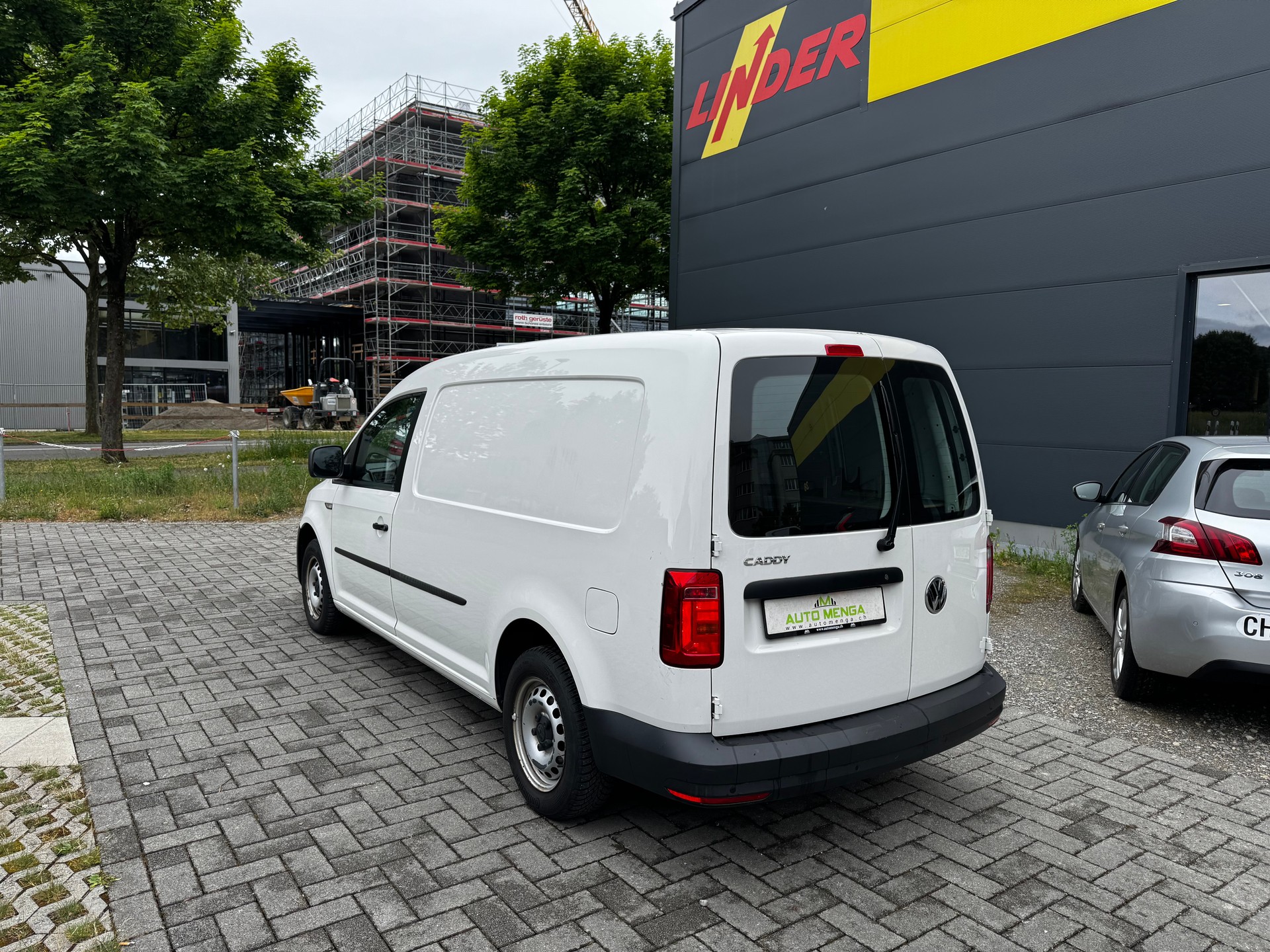 VW Caddy Maxi 2.0TDI BlueMotion Technology-image-6