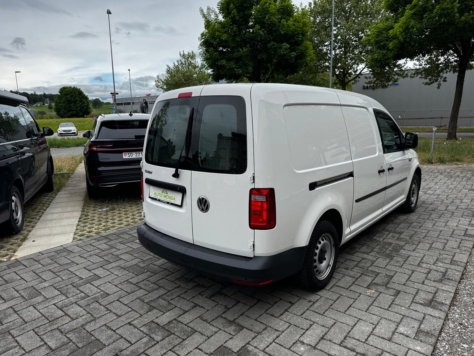 VW Caddy Maxi 2.0TDI BlueMotion Technology-image-4