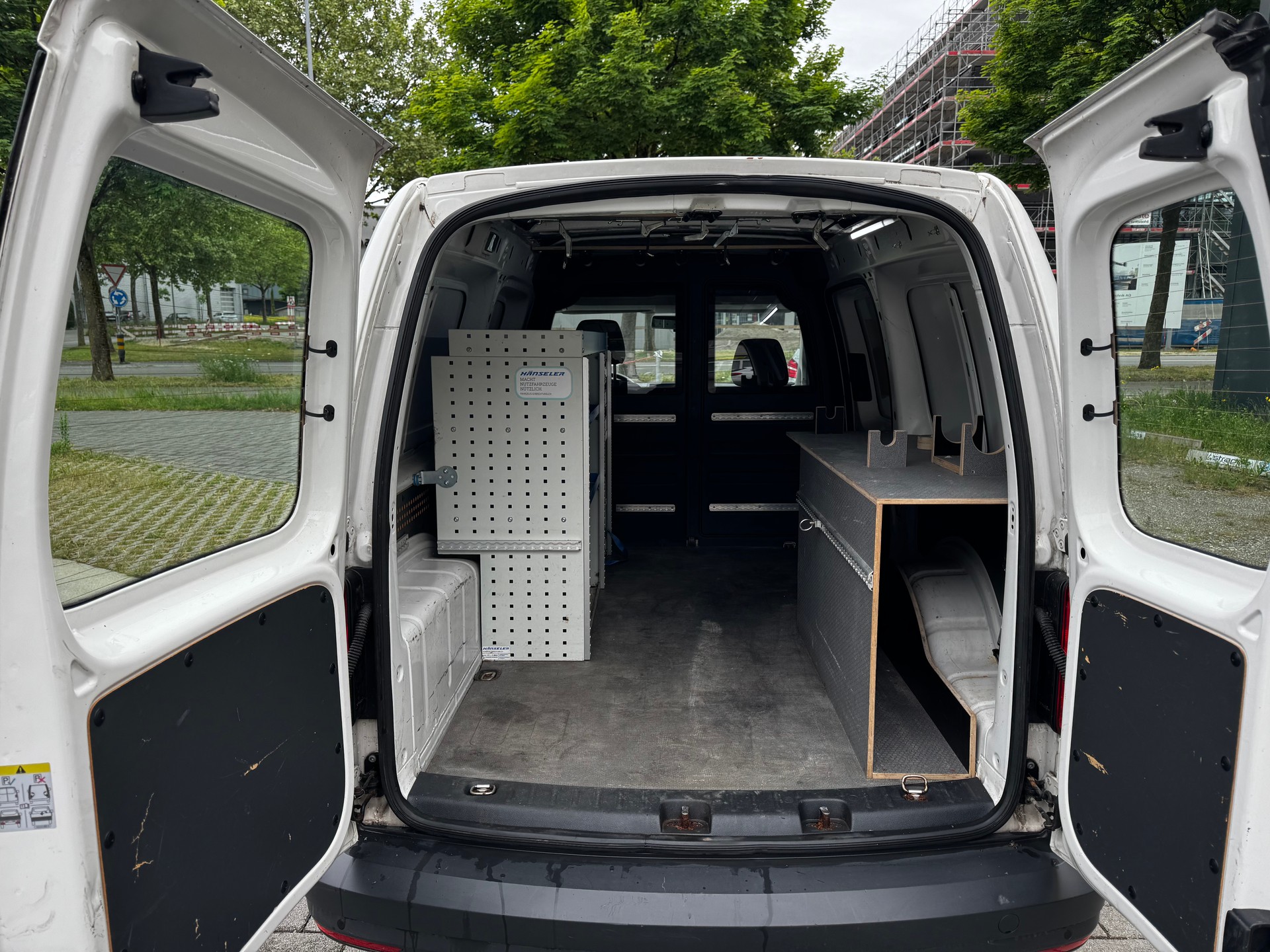 VW Caddy Maxi 2.0TDI BlueMotion Technology-image-10