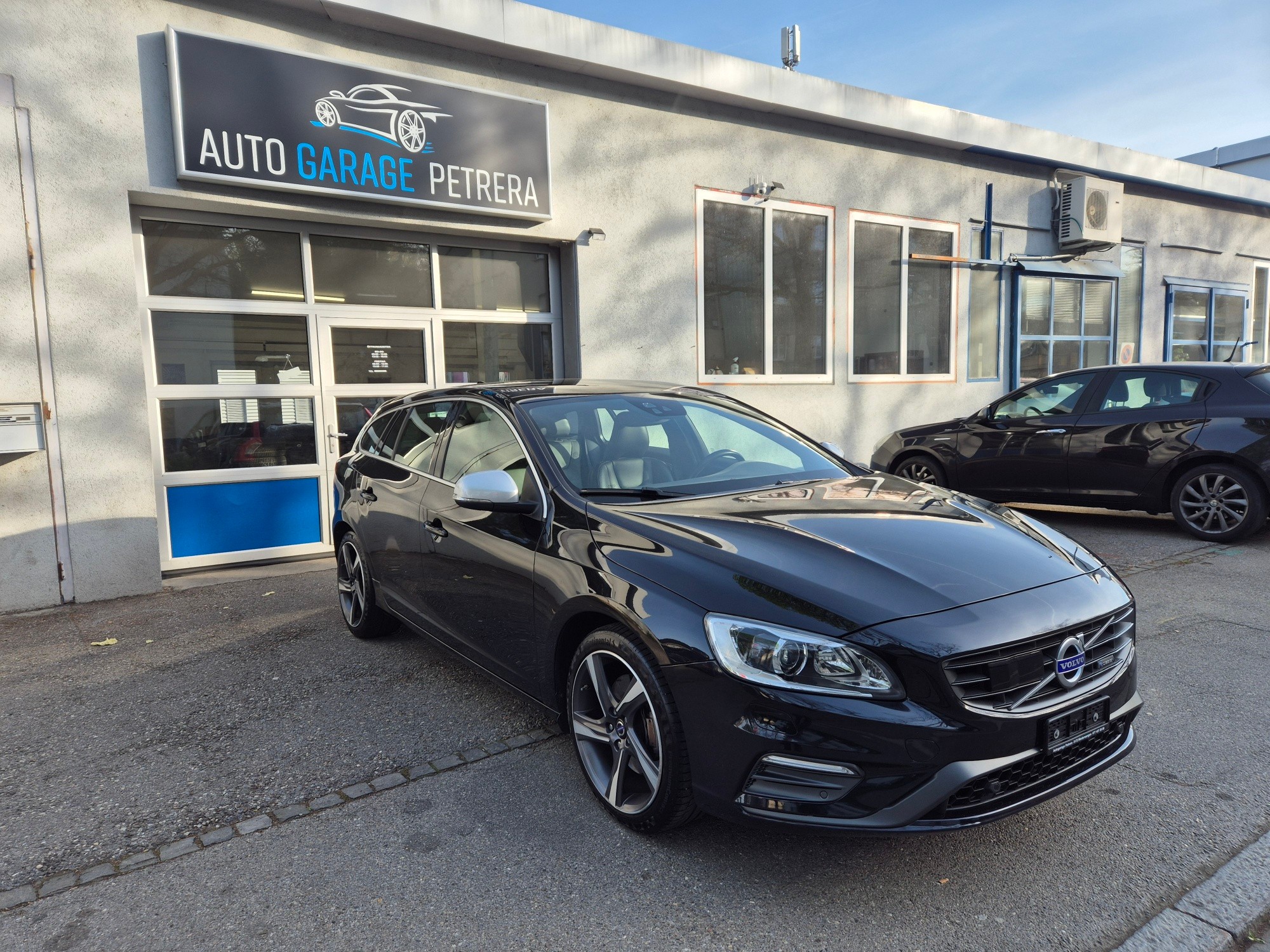 VOLVO V60 D4 AWD Momentum R-Design * Adaptive Tempomat * Bremsassistent * BLIS * Service MFK * 8 Fach Bereift — slika 1