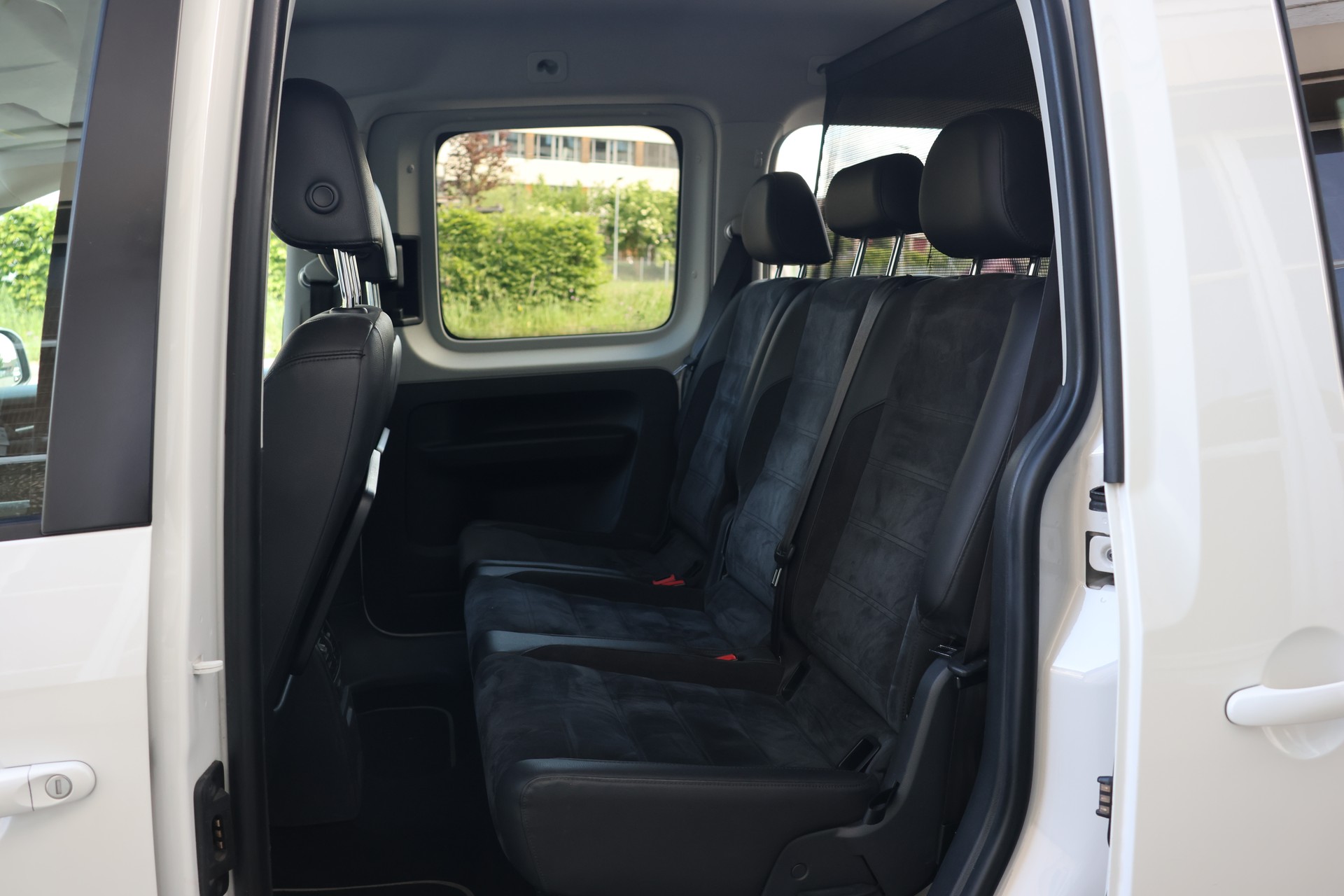 VW Caddy Maxi 2.0 TDI Highline 4Motion DSG-image-14