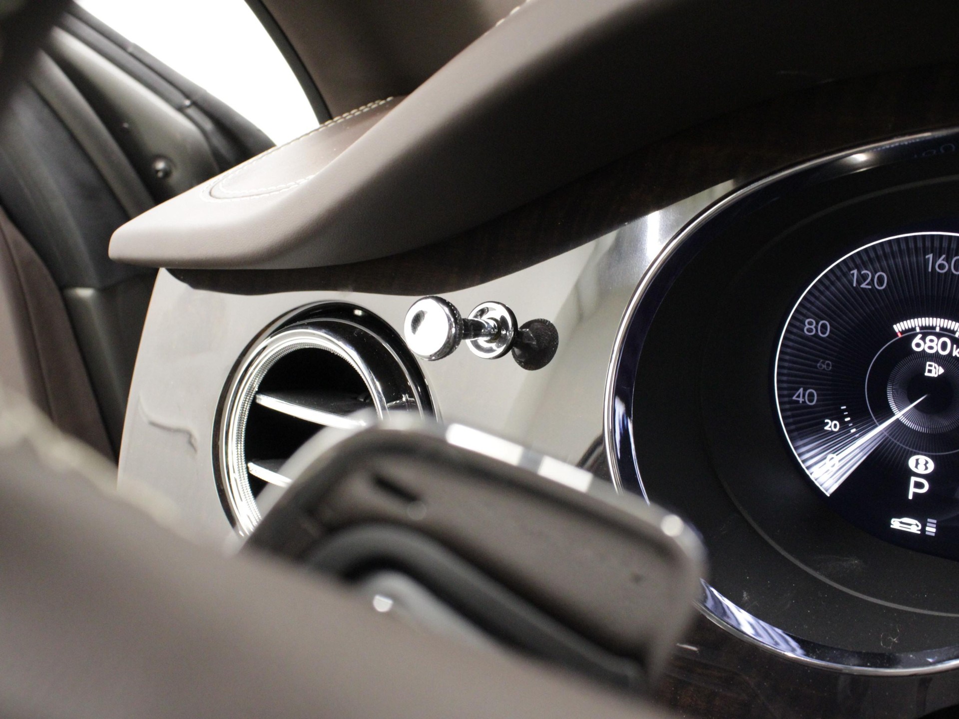 BENTLEY Bentayga 4.0 V8 Azure-image-16