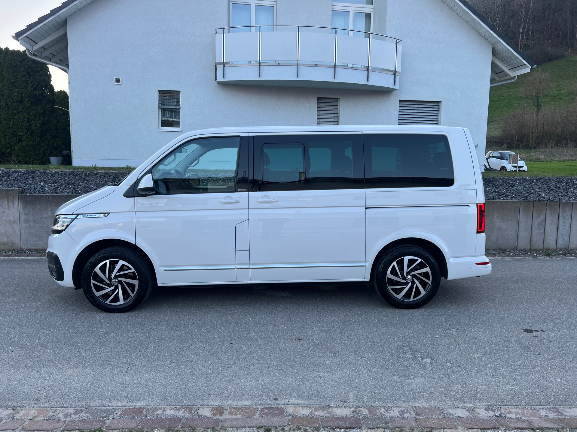 VW T6.1 Multivan 2.0 Bi-TDI Highline 4Motion DSG 204 PS * CRUISE * AHK 2.500 kg *
