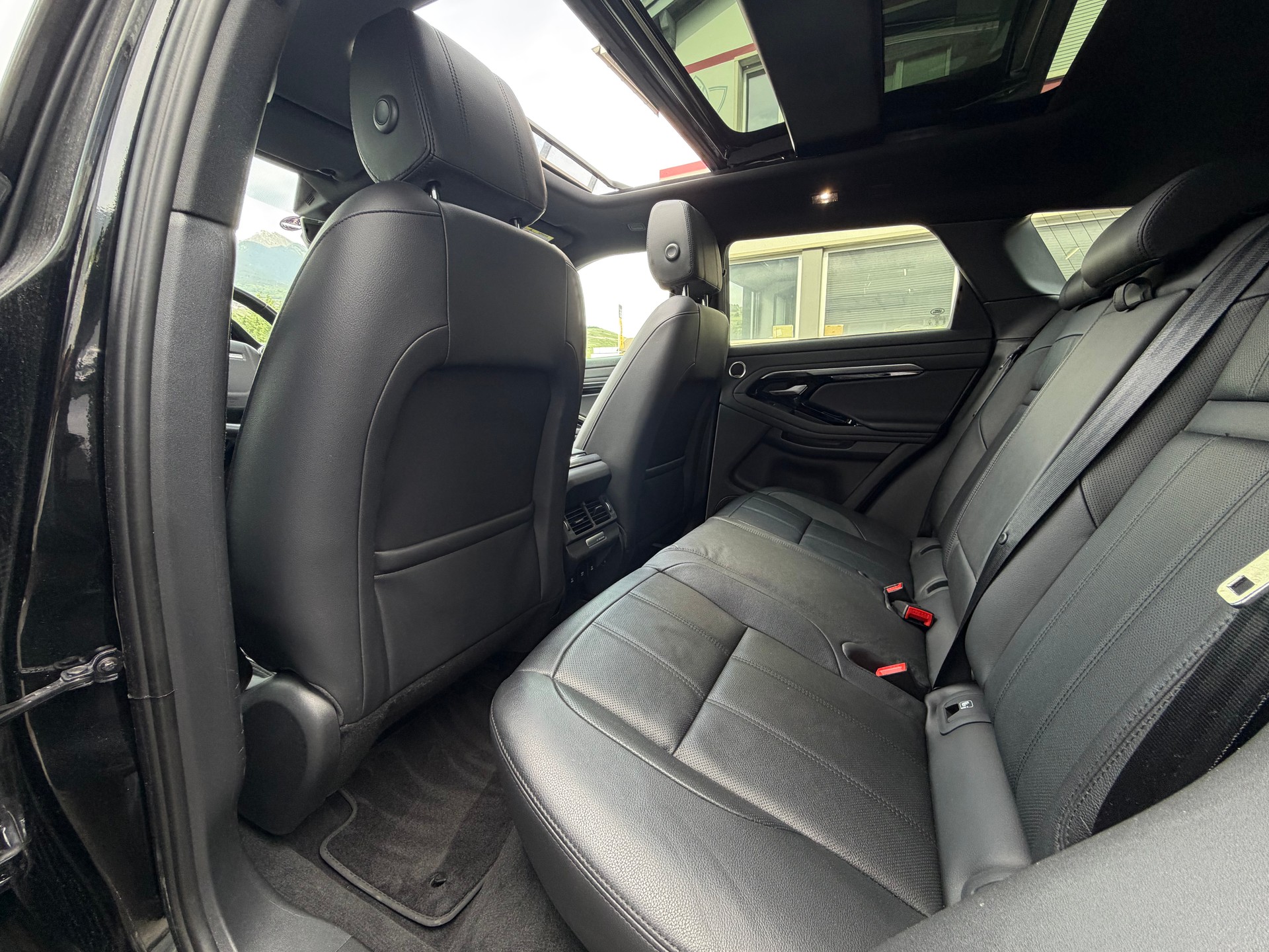 LAND ROVER Range Rover Evoque P 250 HSE AT9-image-7