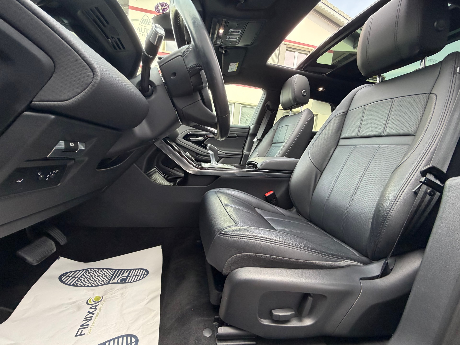 LAND ROVER Range Rover Evoque P 250 HSE AT9-image-6