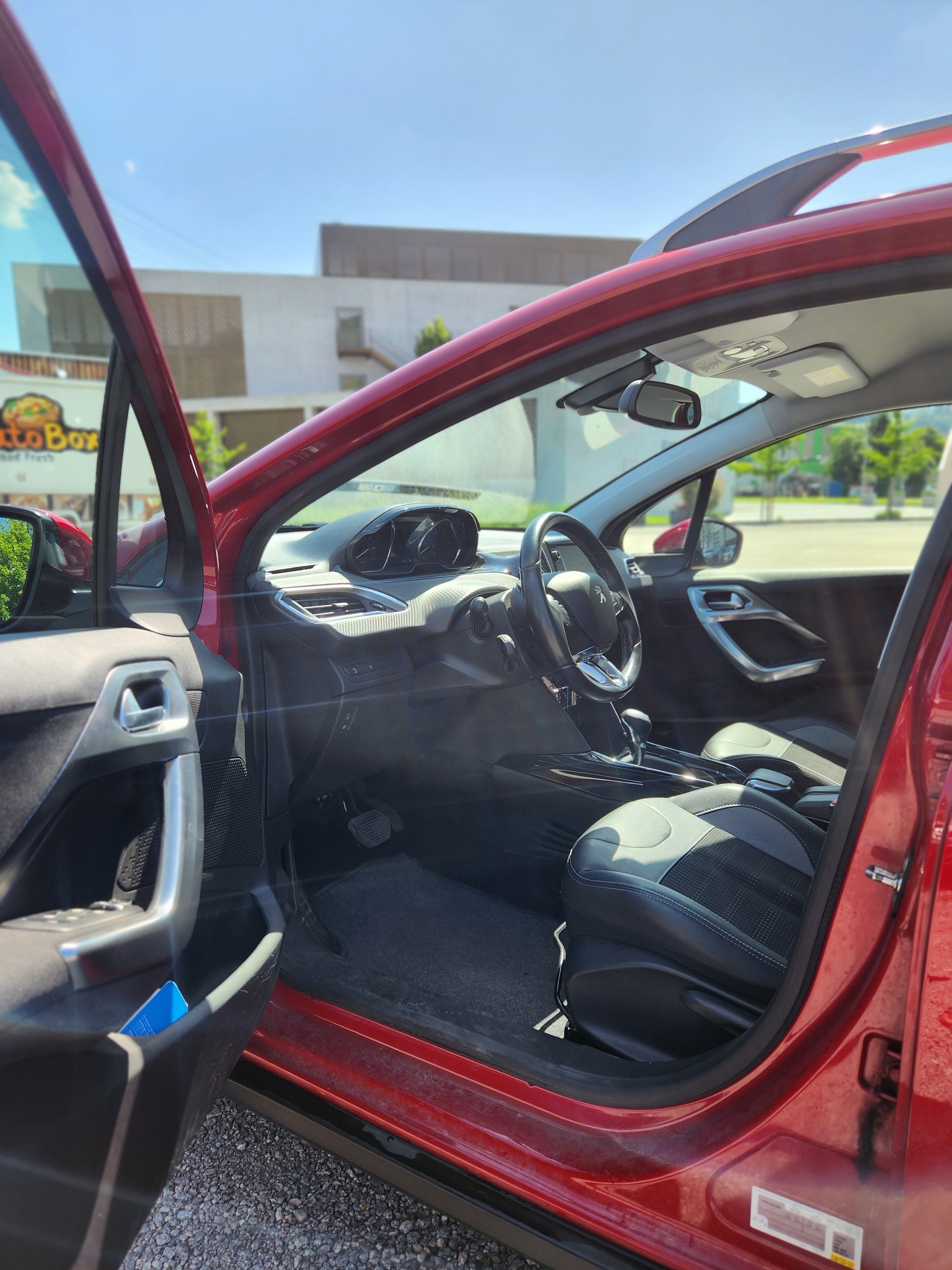 PEUGEOT 2008 1.2 PureTech GT Line EAT6-image-7