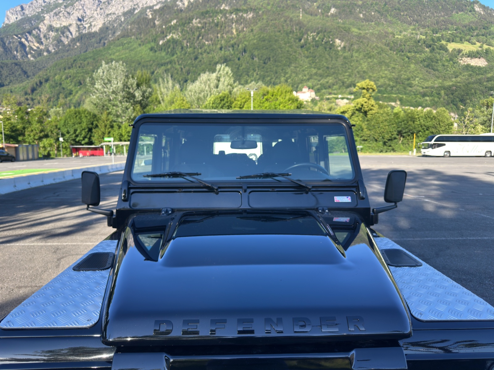 LAND ROVER LAND ROVER Defender 110 TD4 67YRS Black Pack Alloy Whee-image-7