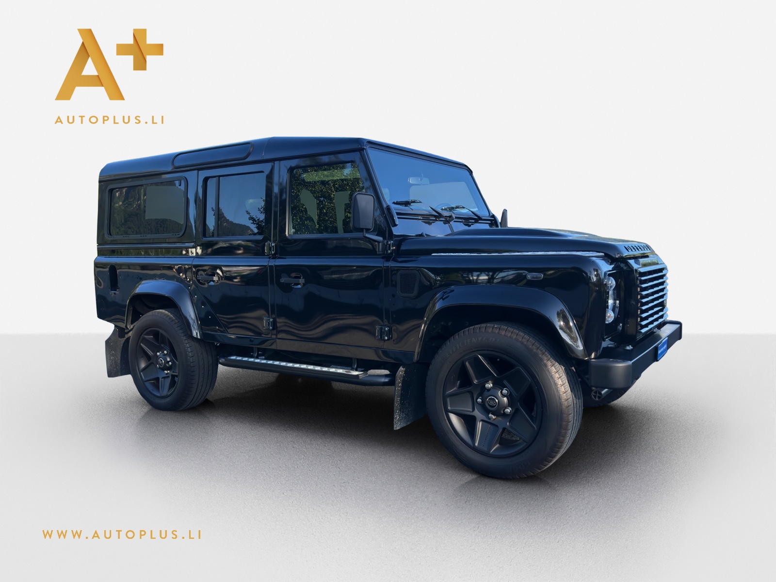 LAND ROVER LAND ROVER Defender 110 TD4 67YRS Black Pack Alloy Whee-image-2