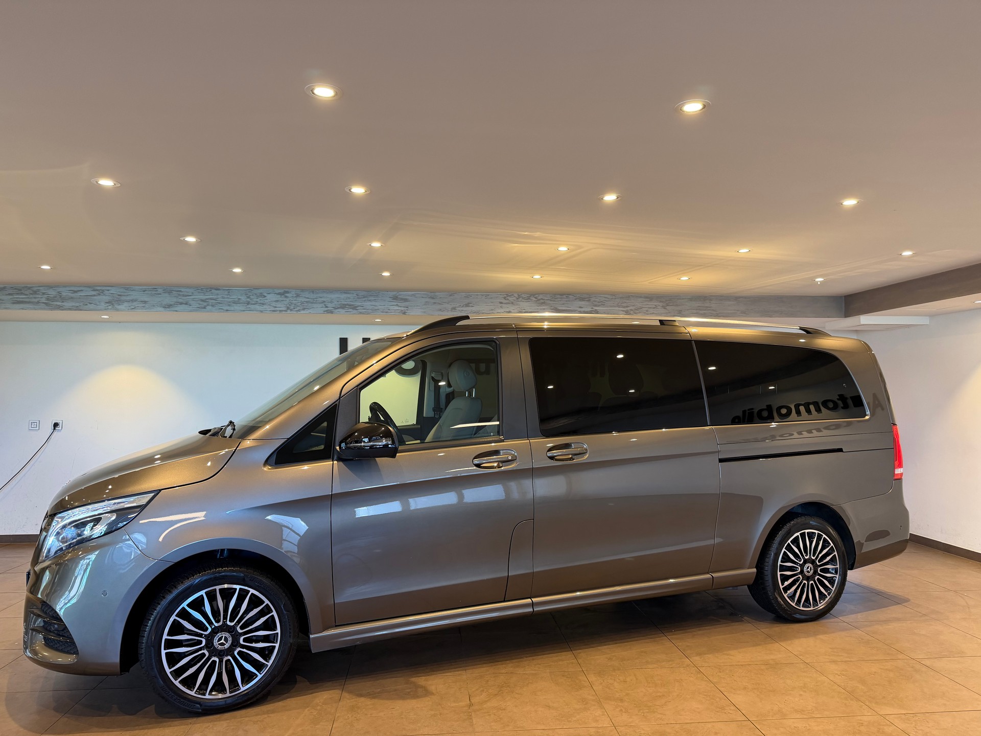 MERCEDES-BENZ V 250 d BlueTec Ava.extr.l. 4m Van-showroom-element-2