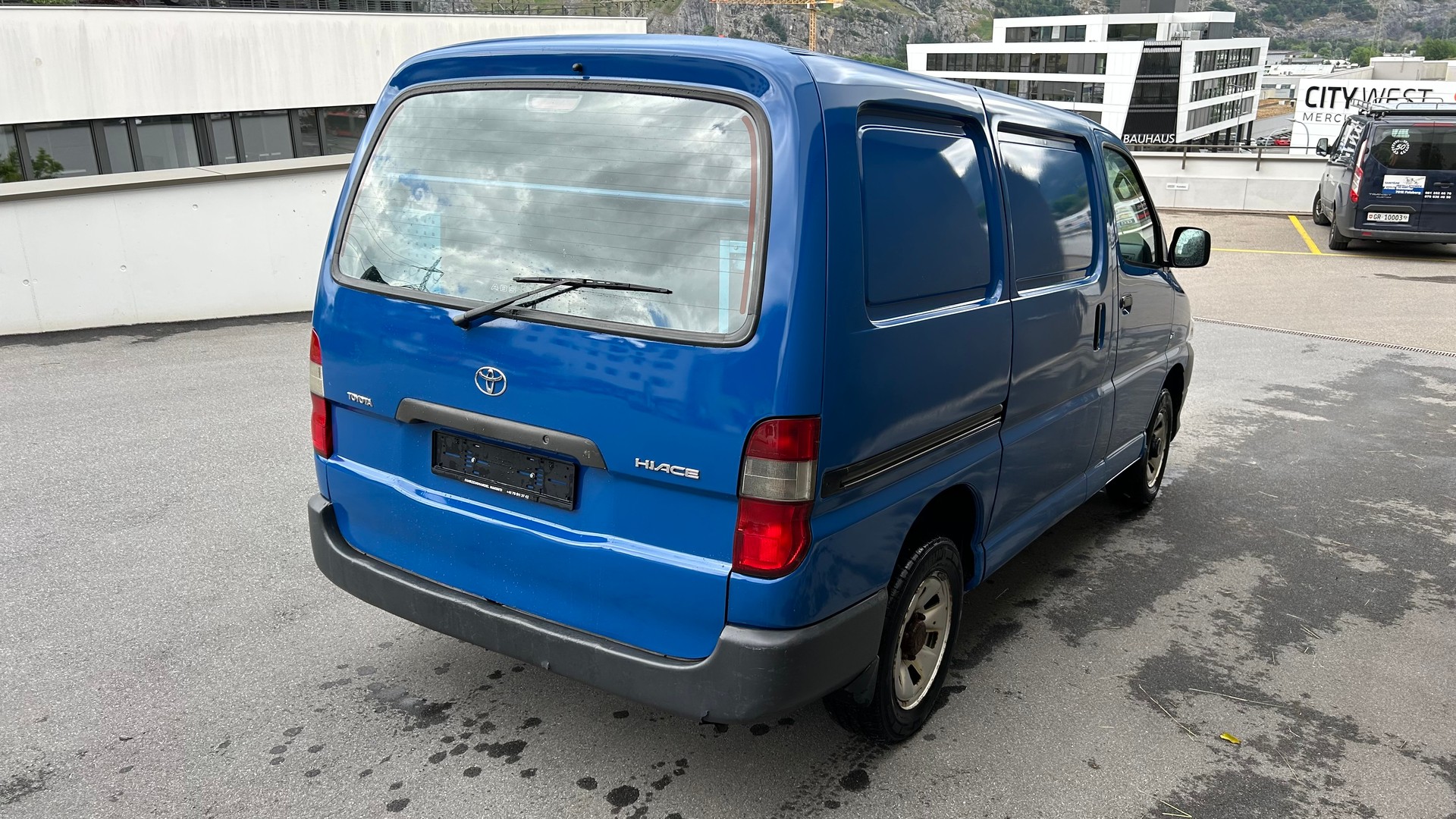 TOYOTA Hiace D-4D Van 4WD SWB-image-3