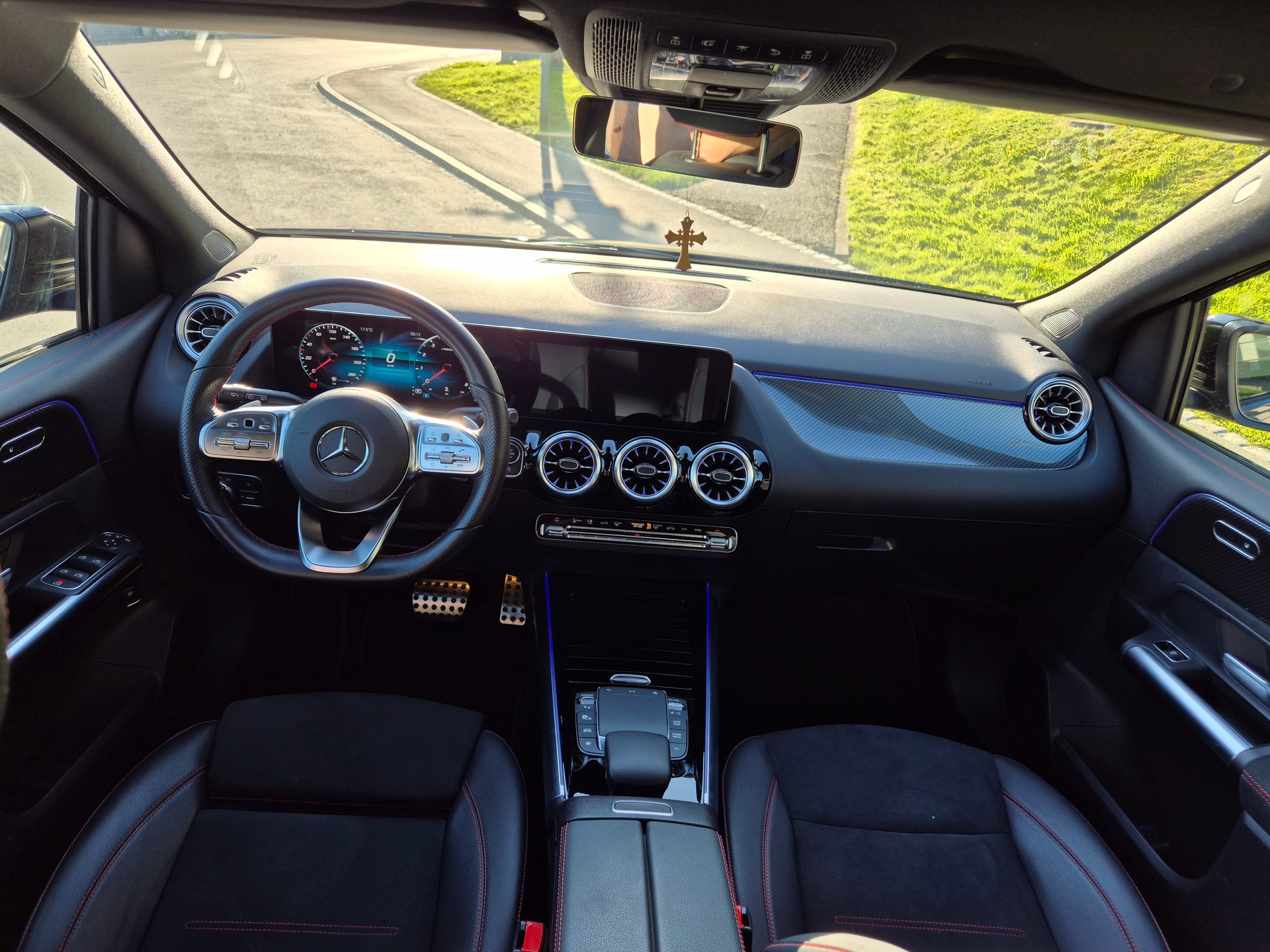 MERCEDES-BENZ B 250 AMG Line 4matic-image-4