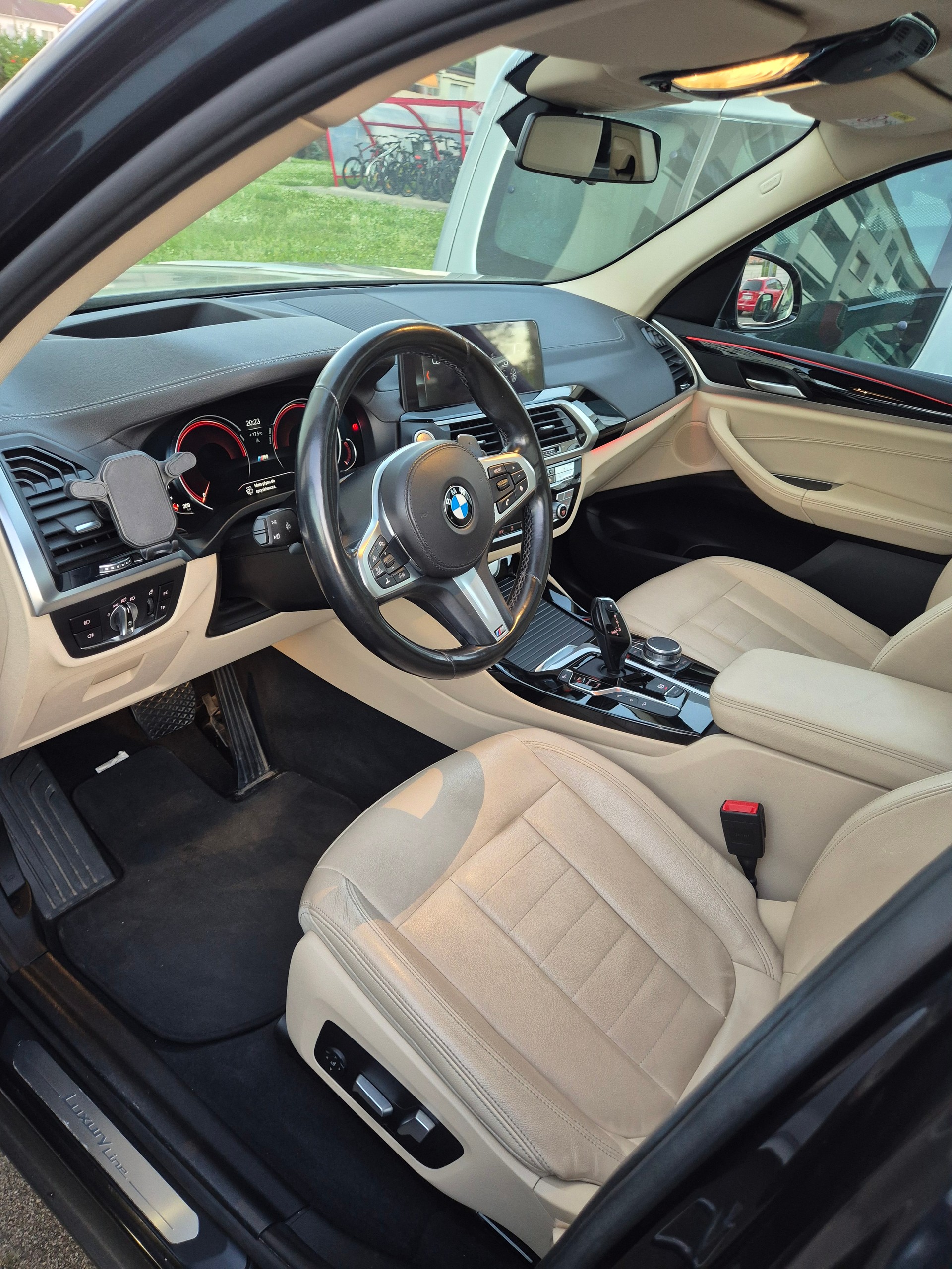 BMW 20d xDrive paddles-image-3