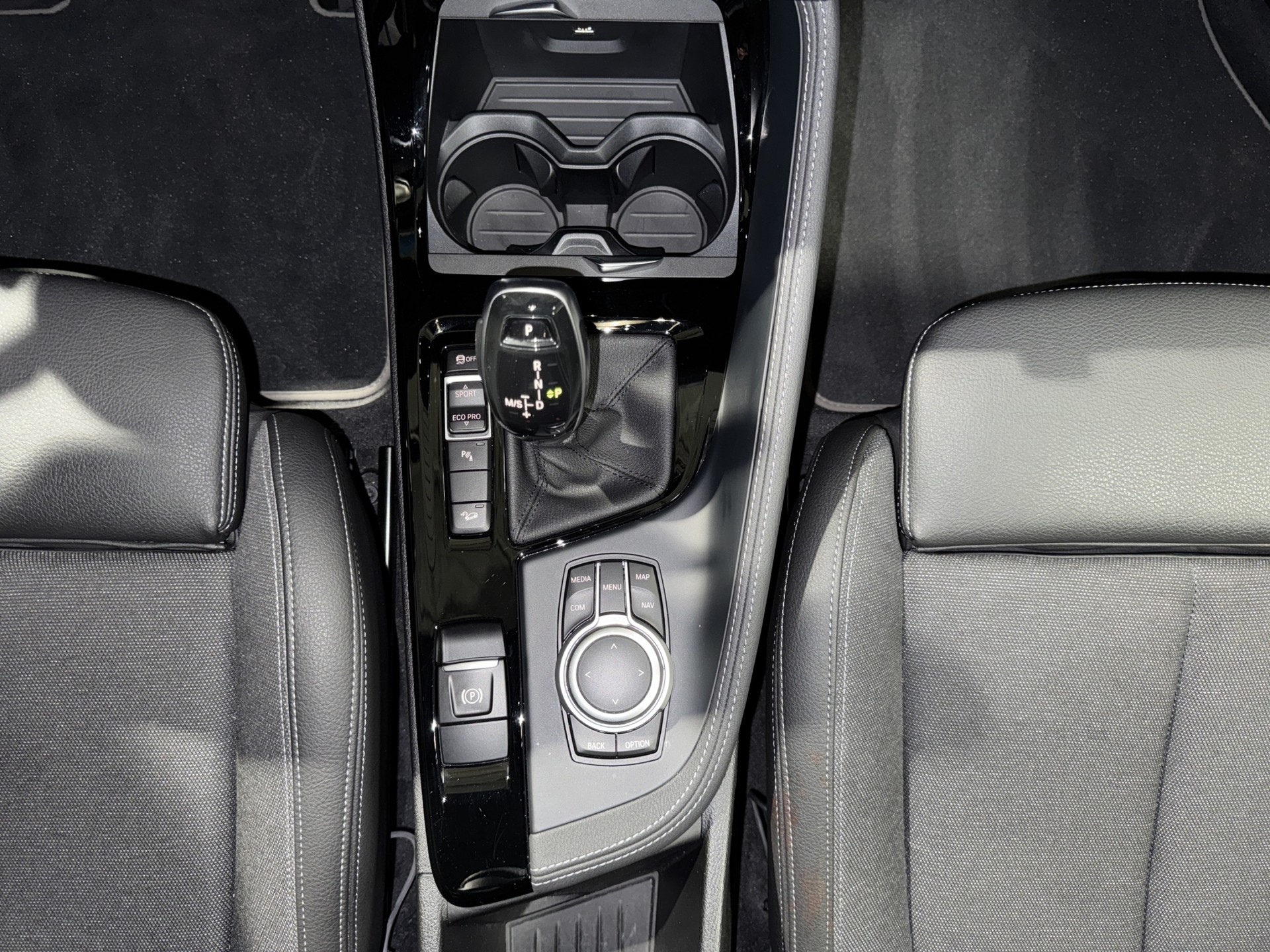 BMW X1 20i xDrive LCI Sport Line-image-10