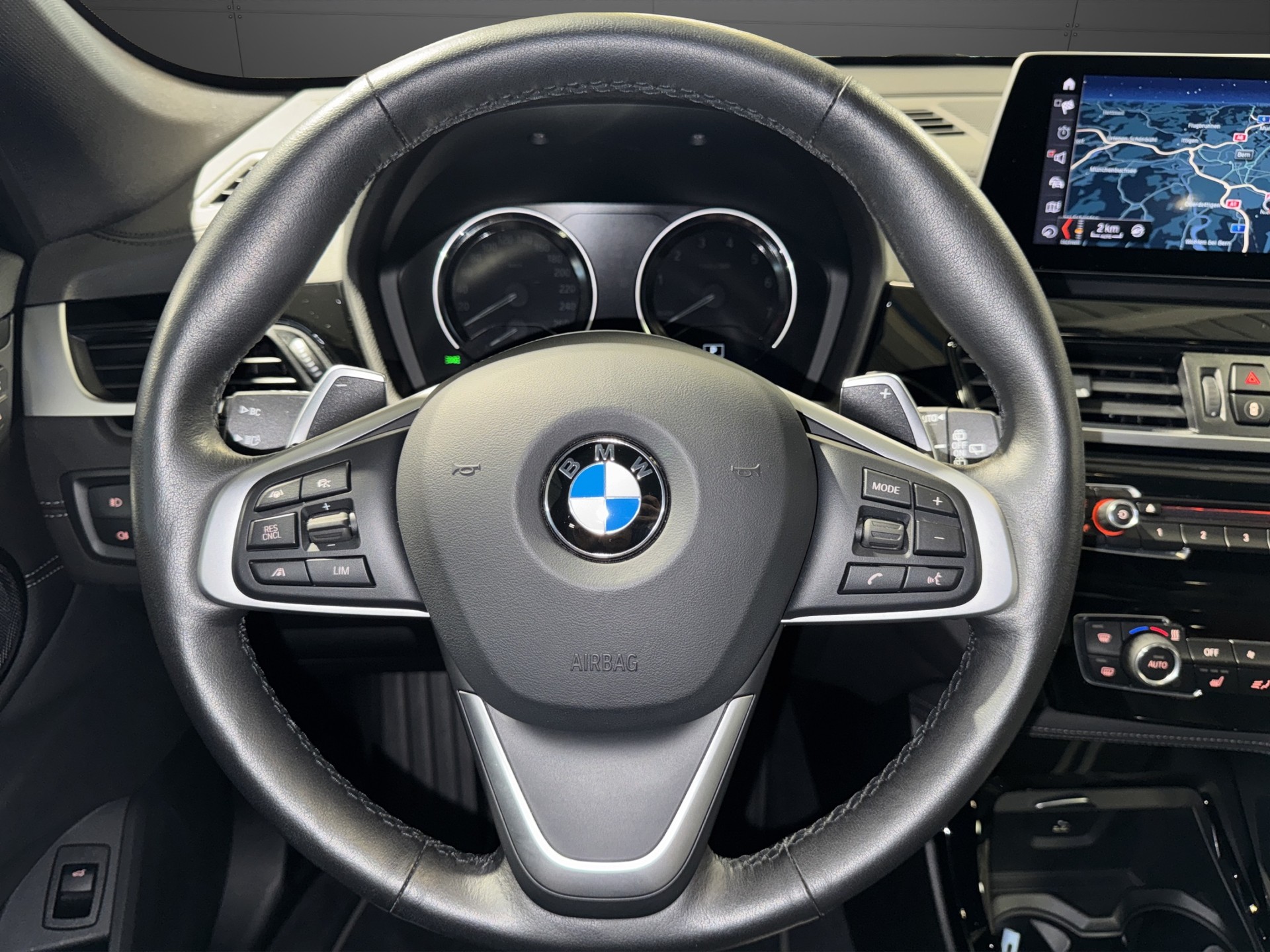 BMW X1 20i xDrive LCI Sport Line-image-13