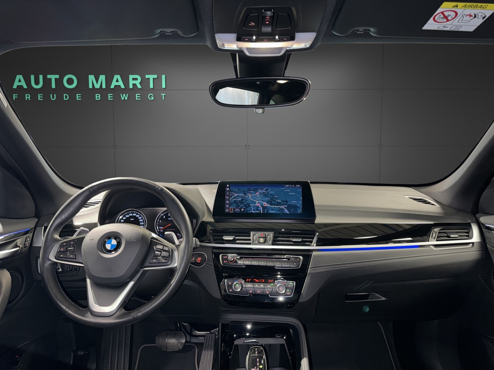 BMW X1 20i xDrive LCI Sport Line-image-19