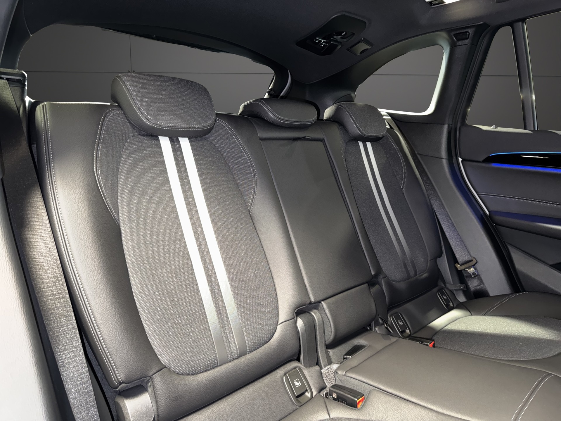 BMW X1 20i xDrive LCI Sport Line-image-16
