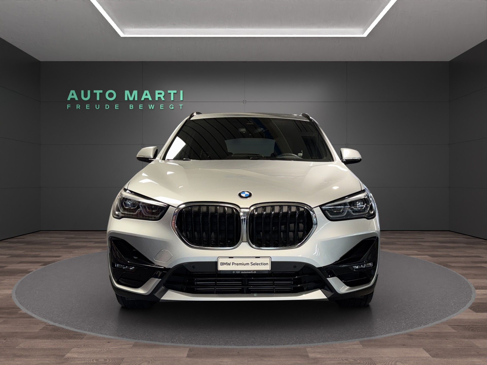 BMW X1 20i xDrive LCI Sport Line-image-4