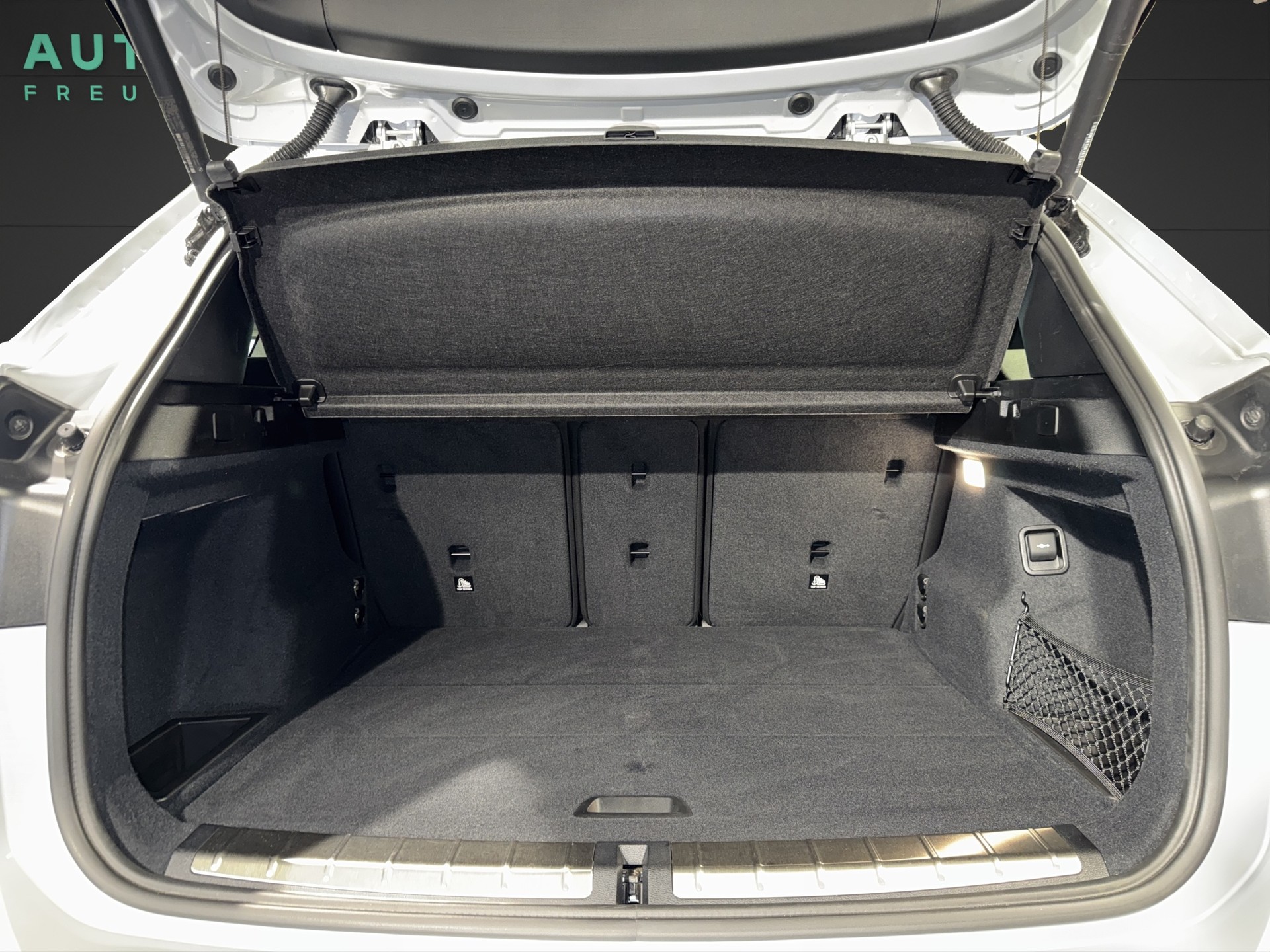 BMW X1 20i xDrive LCI Sport Line-image-15
