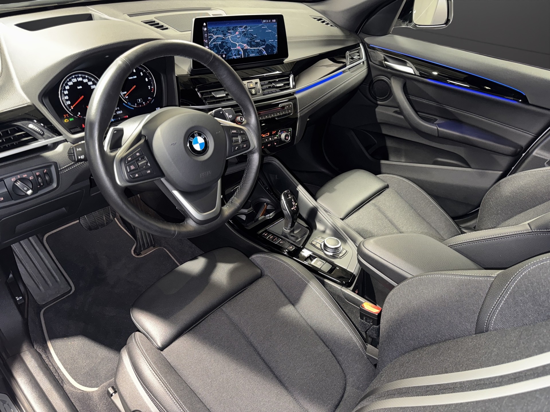BMW X1 20i xDrive LCI Sport Line-image-7