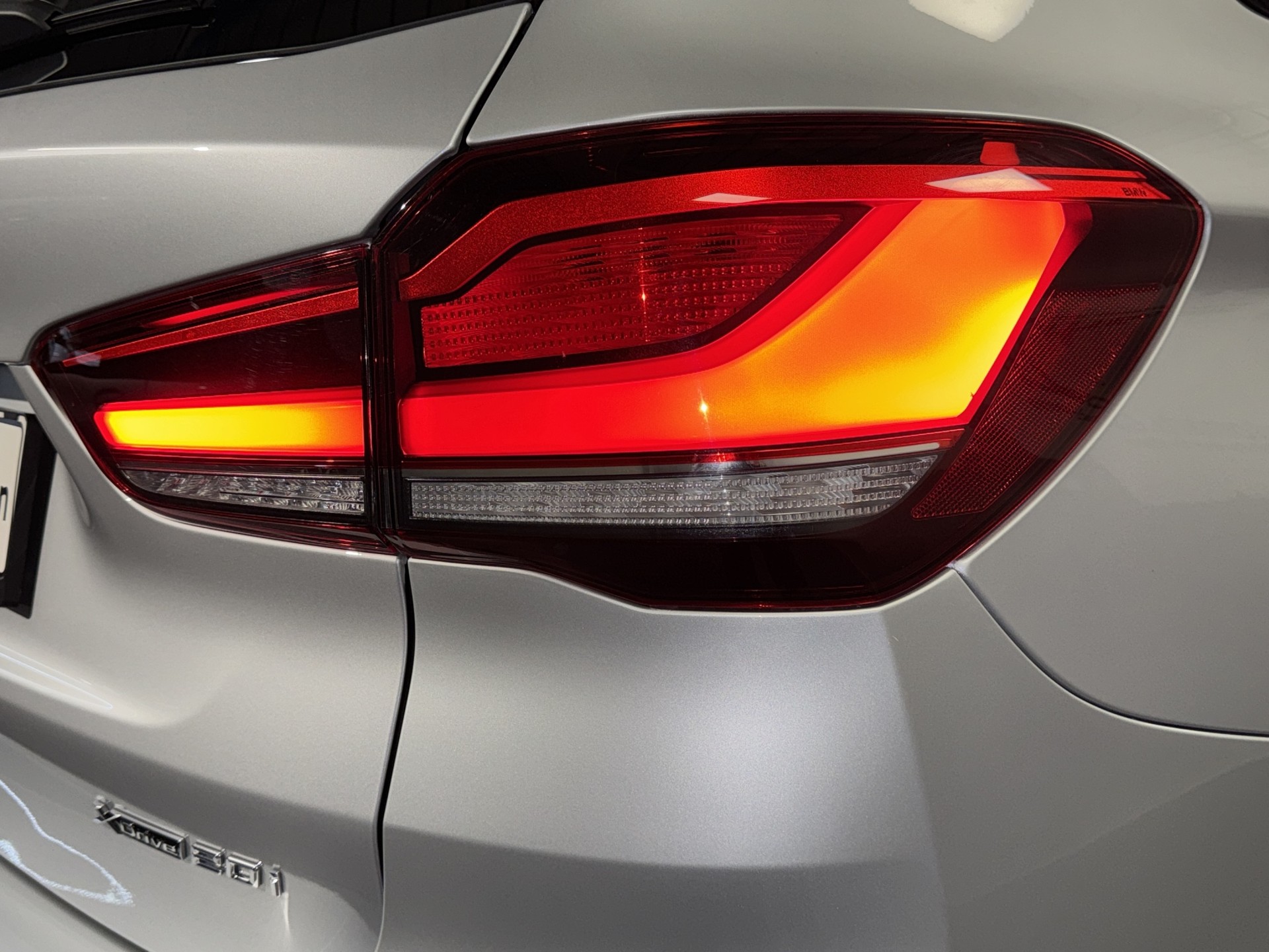 BMW X1 20i xDrive LCI Sport Line-image-5