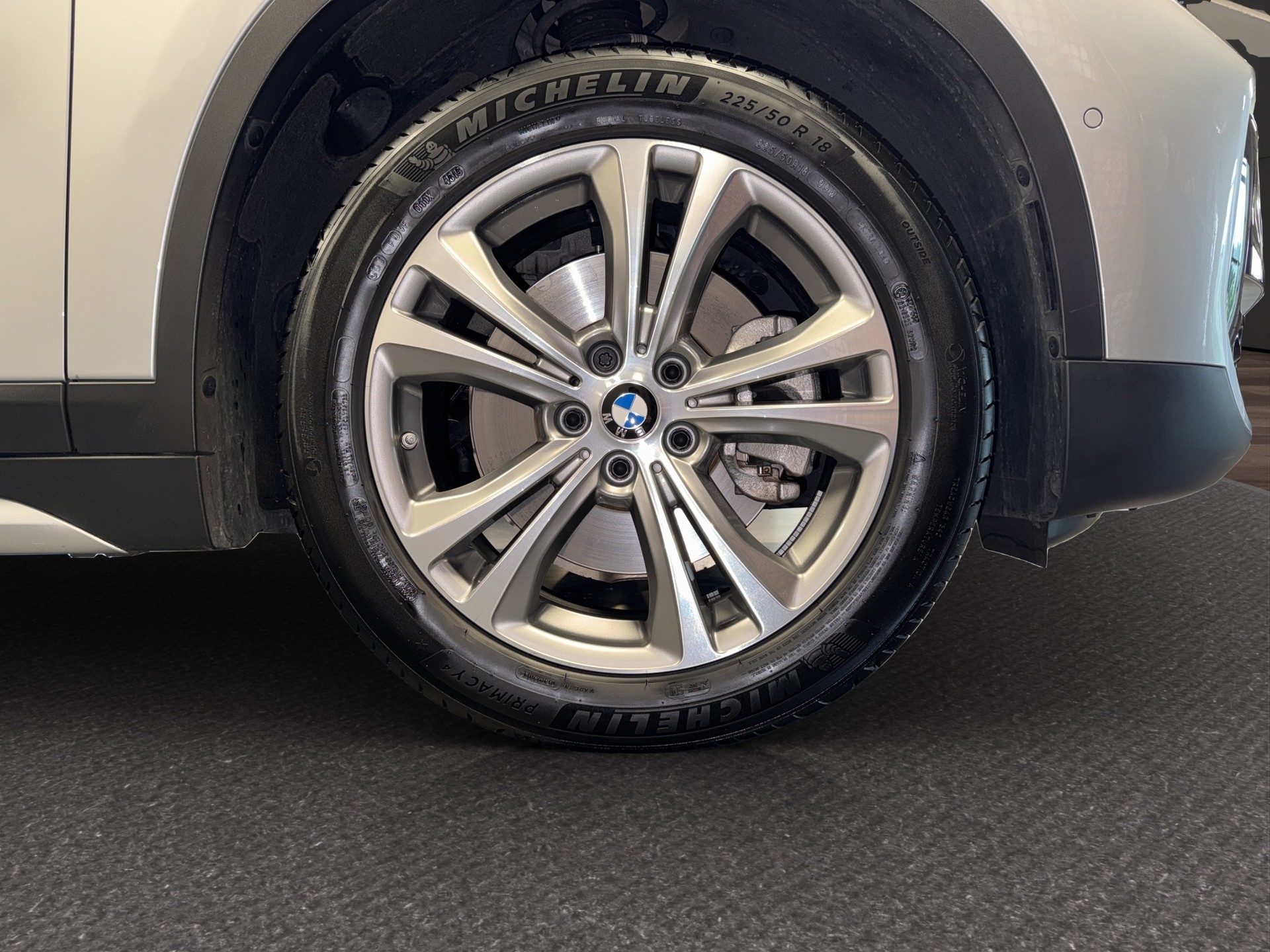 BMW X1 20i xDrive LCI Sport Line-image-14